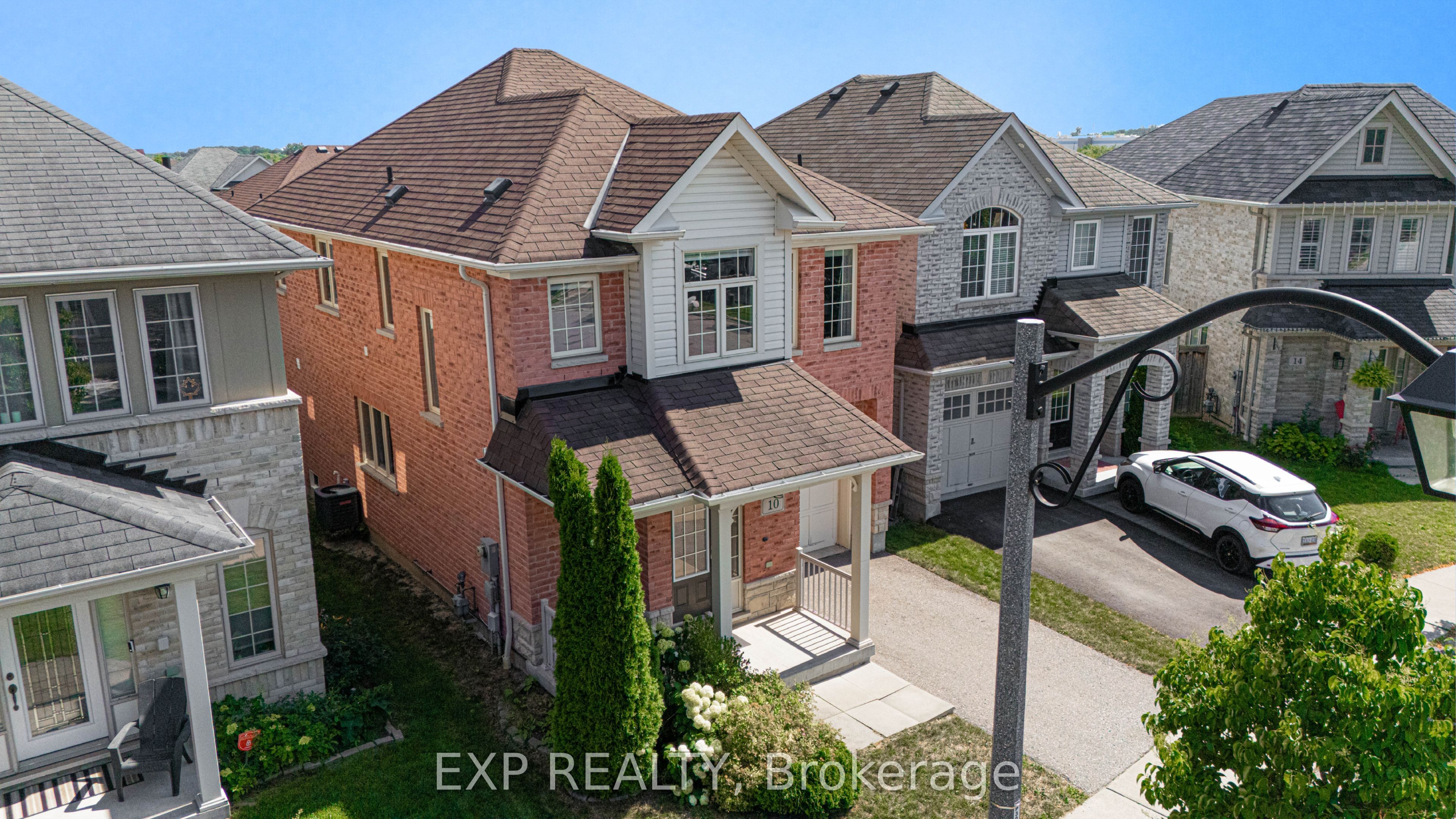10 Kinrade Crescent, Ajax, ON L1Z 0M6 photo 2