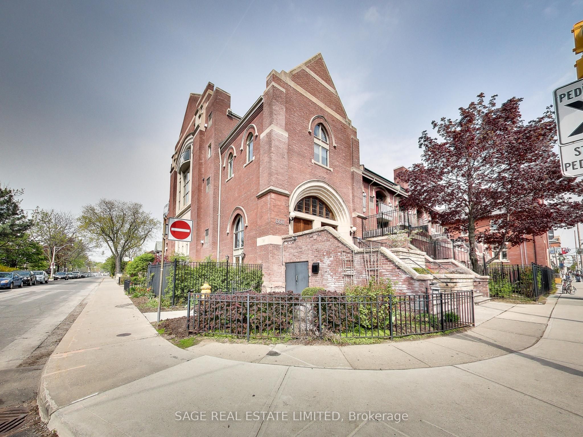 660 Pape Avenue 111, Toronto, ON M4K 3S5 photo 4