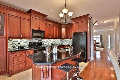 1339 Woodbine Avenue Upper, Toronto, ON M4C 4G3 photo 4
