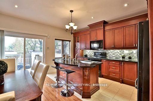 1339 Woodbine Avenue Upper, Toronto, ON M4C 4G3 photo 5
