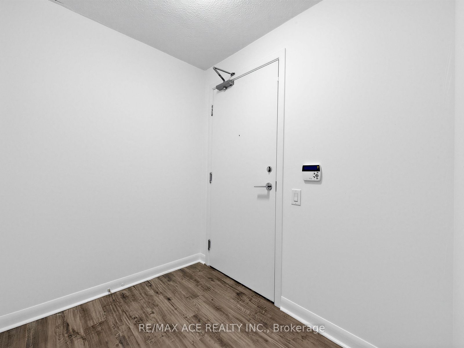 25 Town Centre Court 808, Toronto, ON M1P 0B4 photo 3