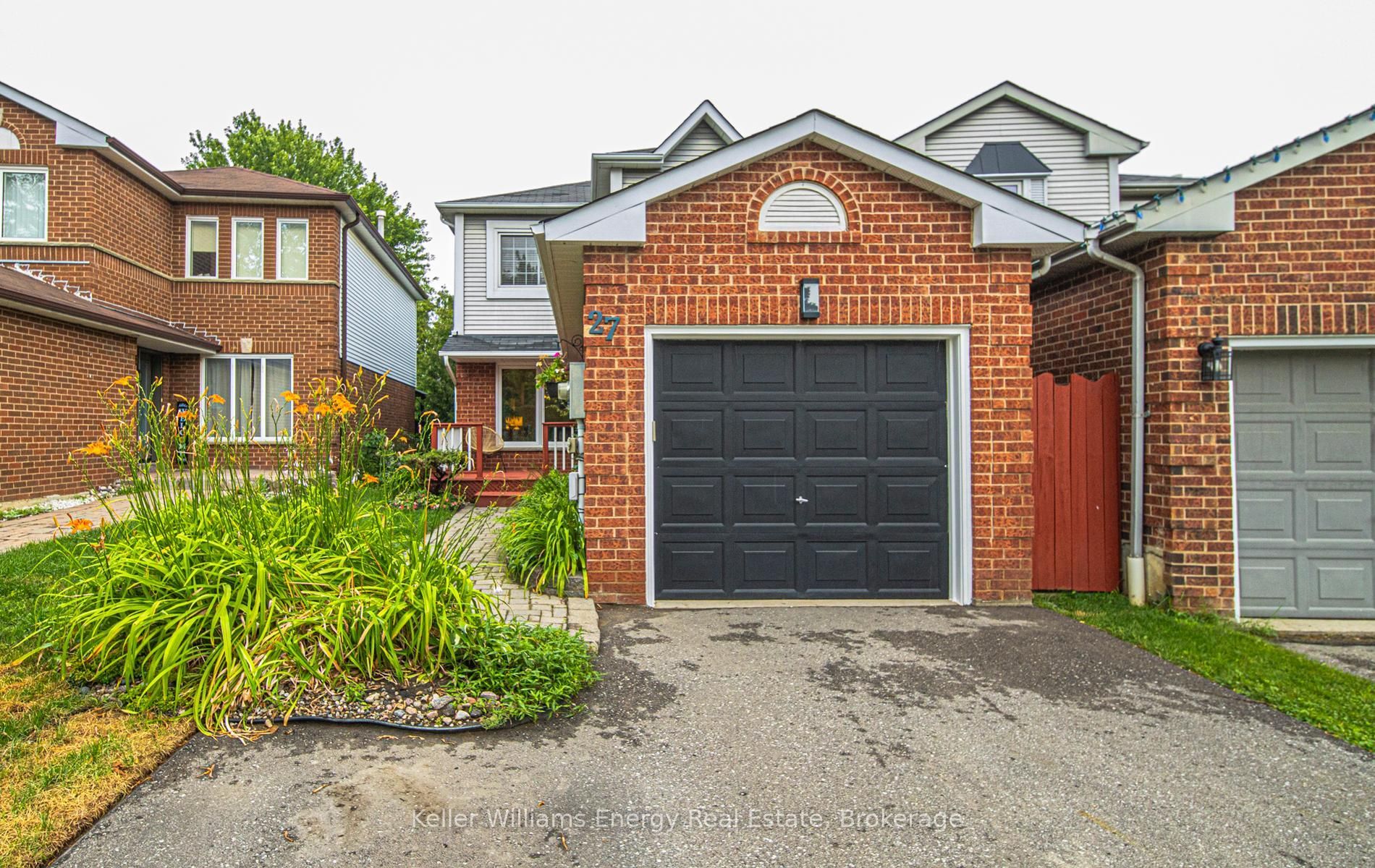 27 Teddington Crescent, Whitby, ON L1R 1S5