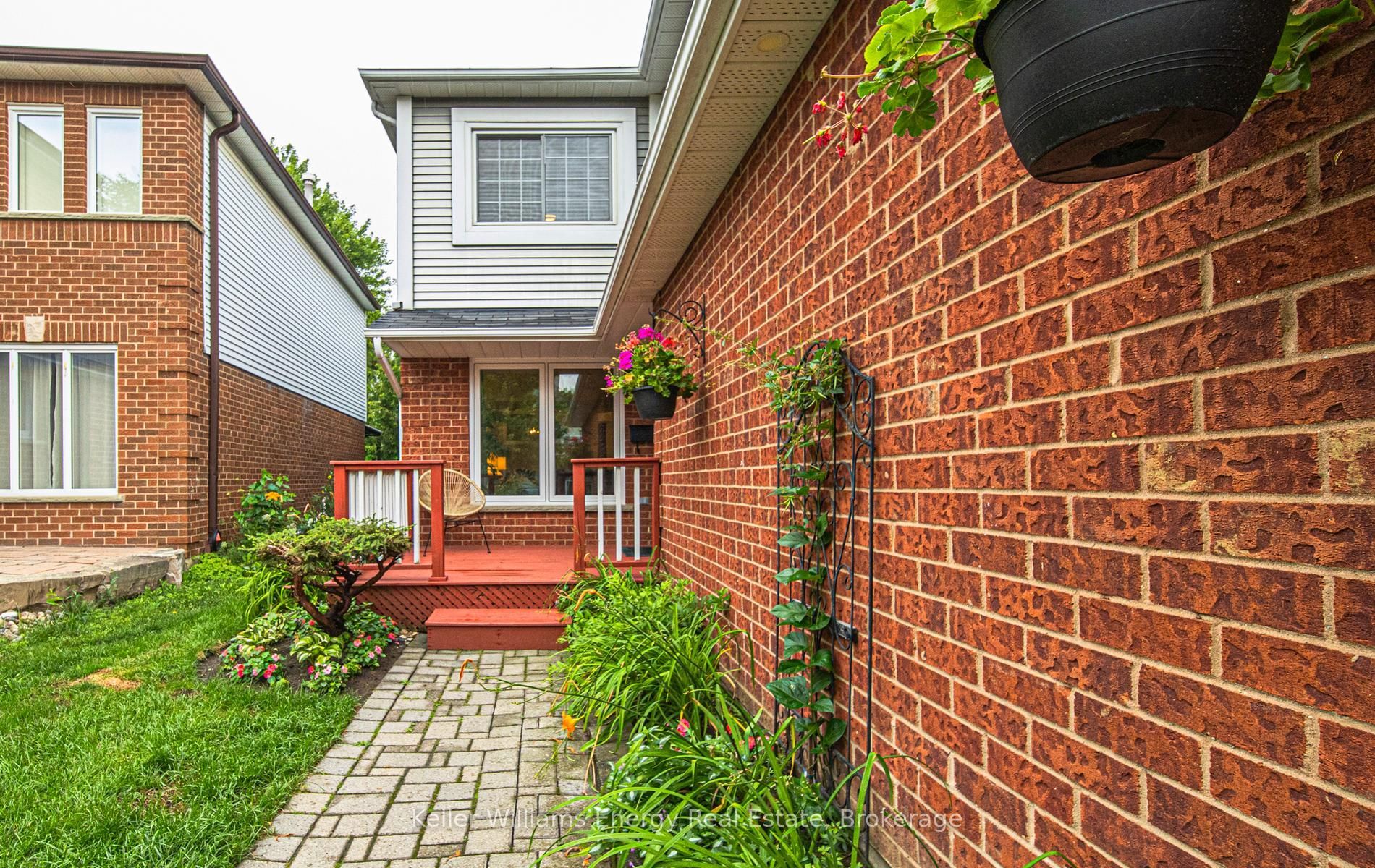 27 Teddington Crescent, Whitby, ON L1R 1S5 photo 3