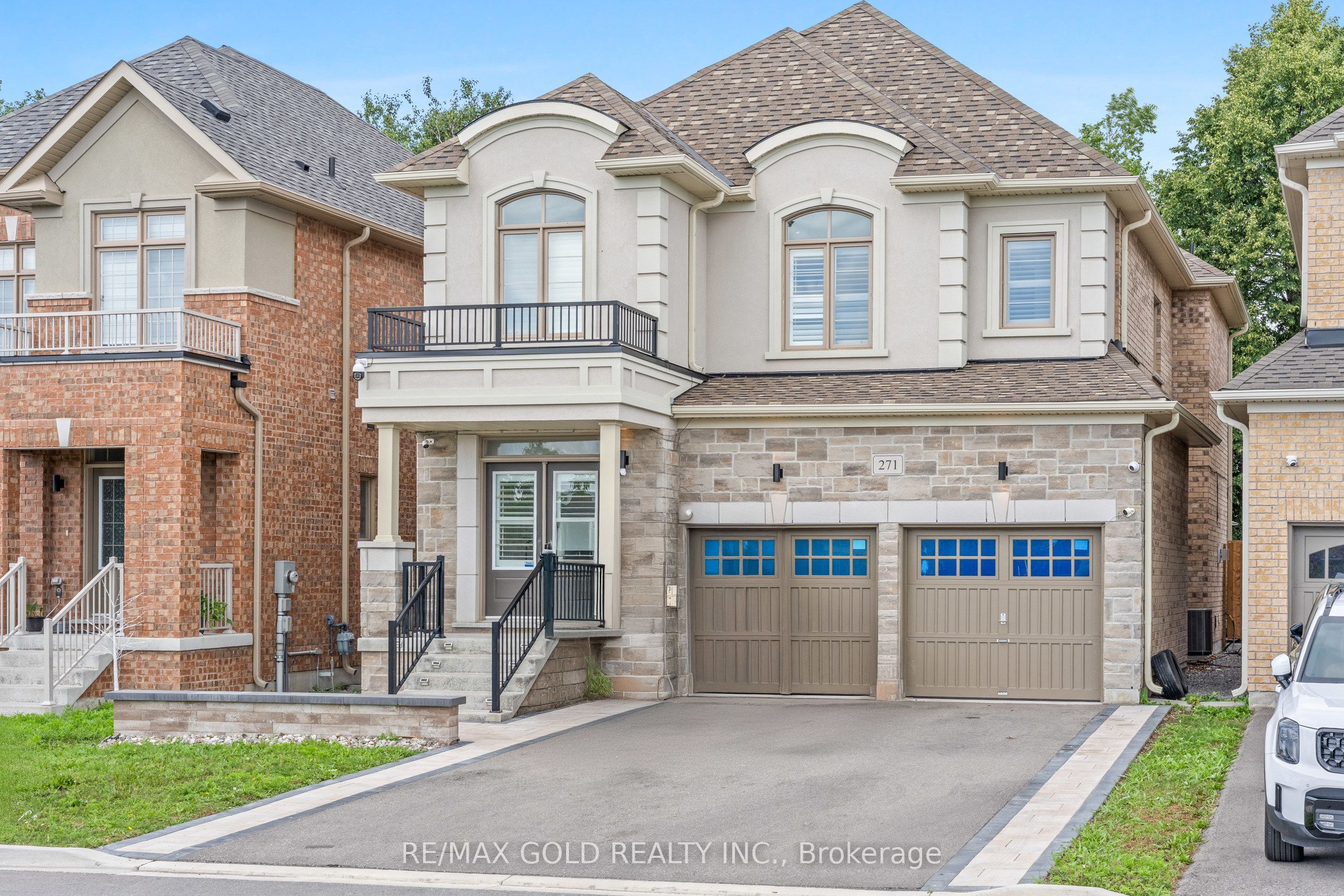 271 Fleetwood Drive, Oshawa, ON L1K 3E8 photo 2