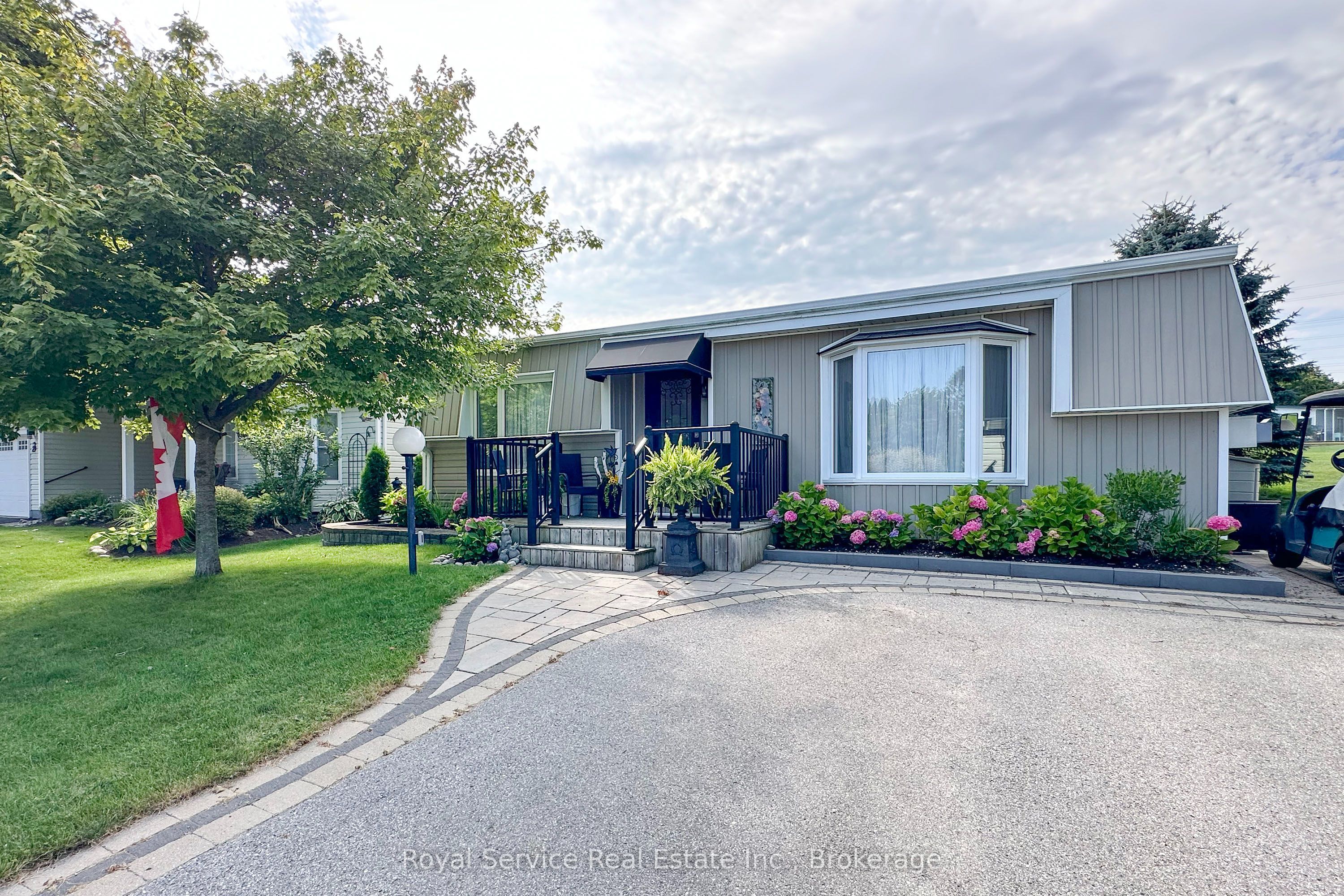 27 Cornerbrook Court, Clarington, ON L1B 1B7