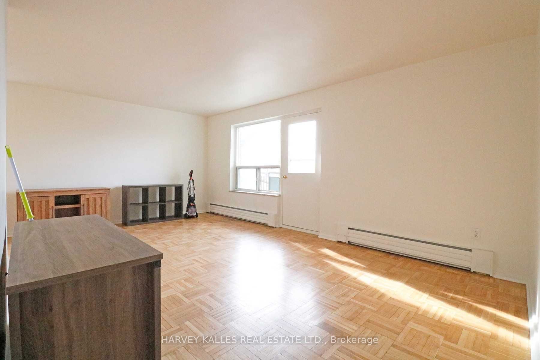 1751 Victoria Park Avenue 303, Toronto, ON M1R 1S1 photo 2
