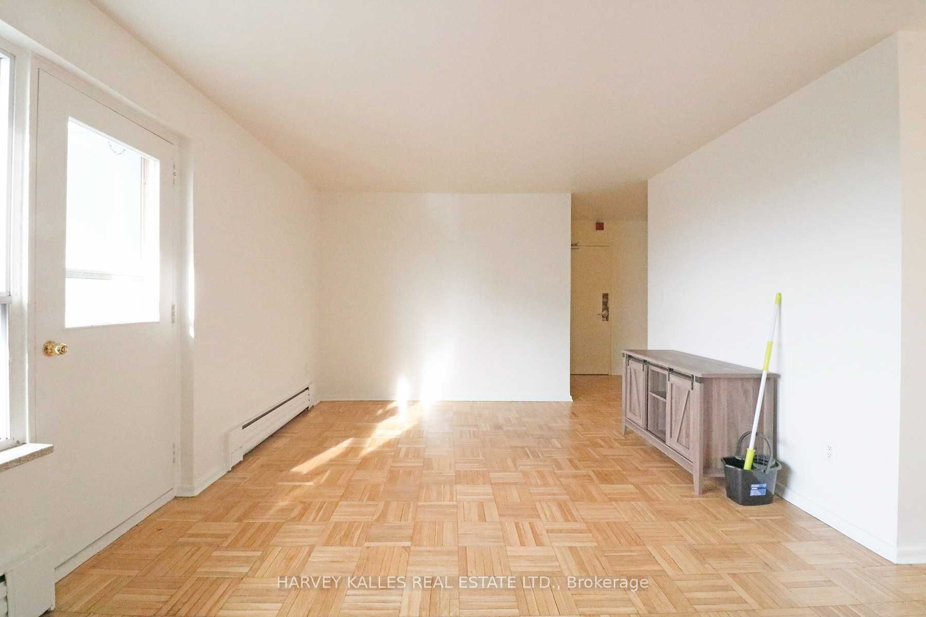 1751 Victoria Park Avenue 303, Toronto, ON M1R 1S1 photo 4