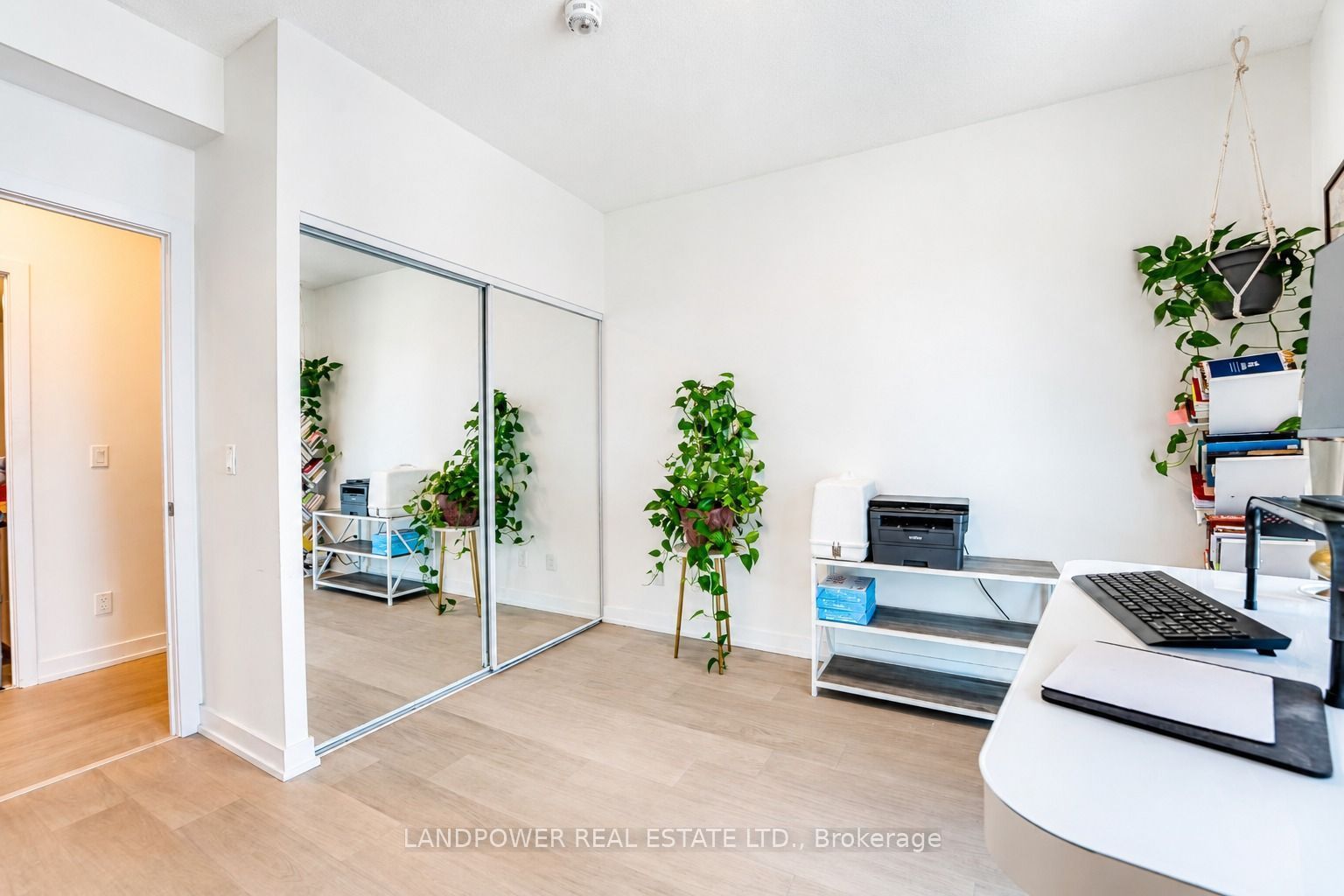 8 Trent Avenue 824, Toronto, ON M4C 5C6 photo 3