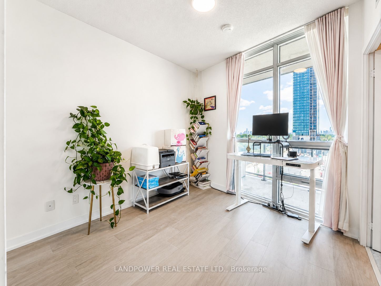 8 Trent Avenue 824, Toronto, ON M4C 5C6 photo 4