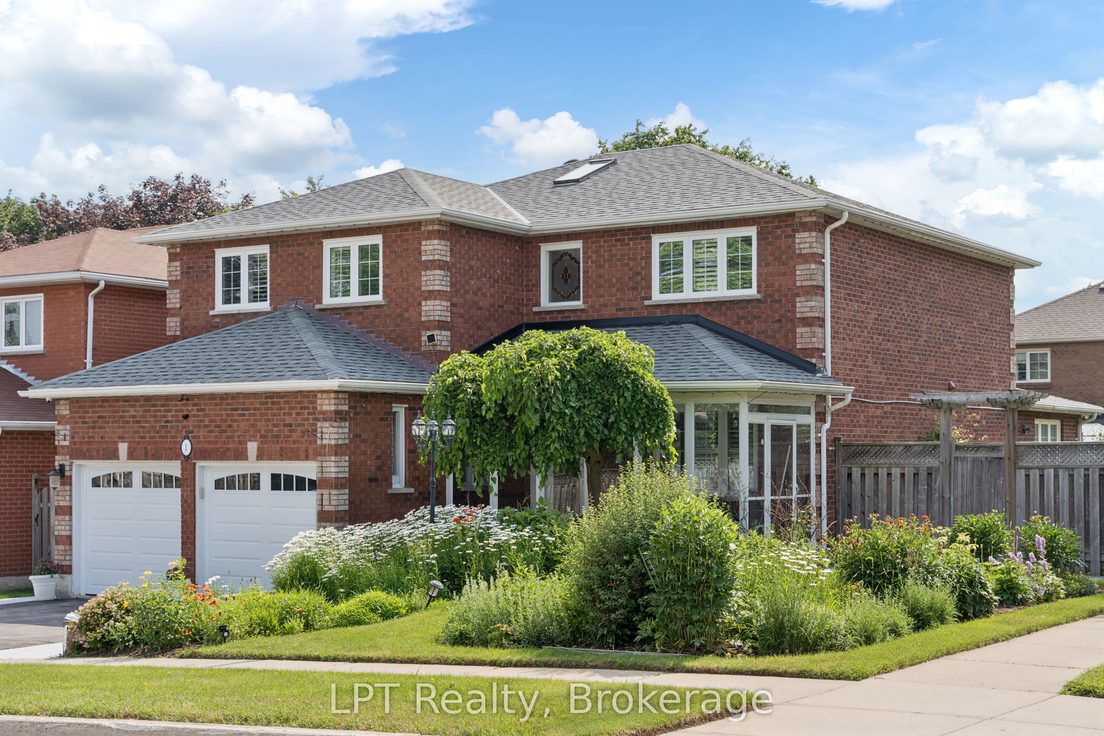 1 Mayfield Crescent, Whitby, ON L1N 8P3 photo 3