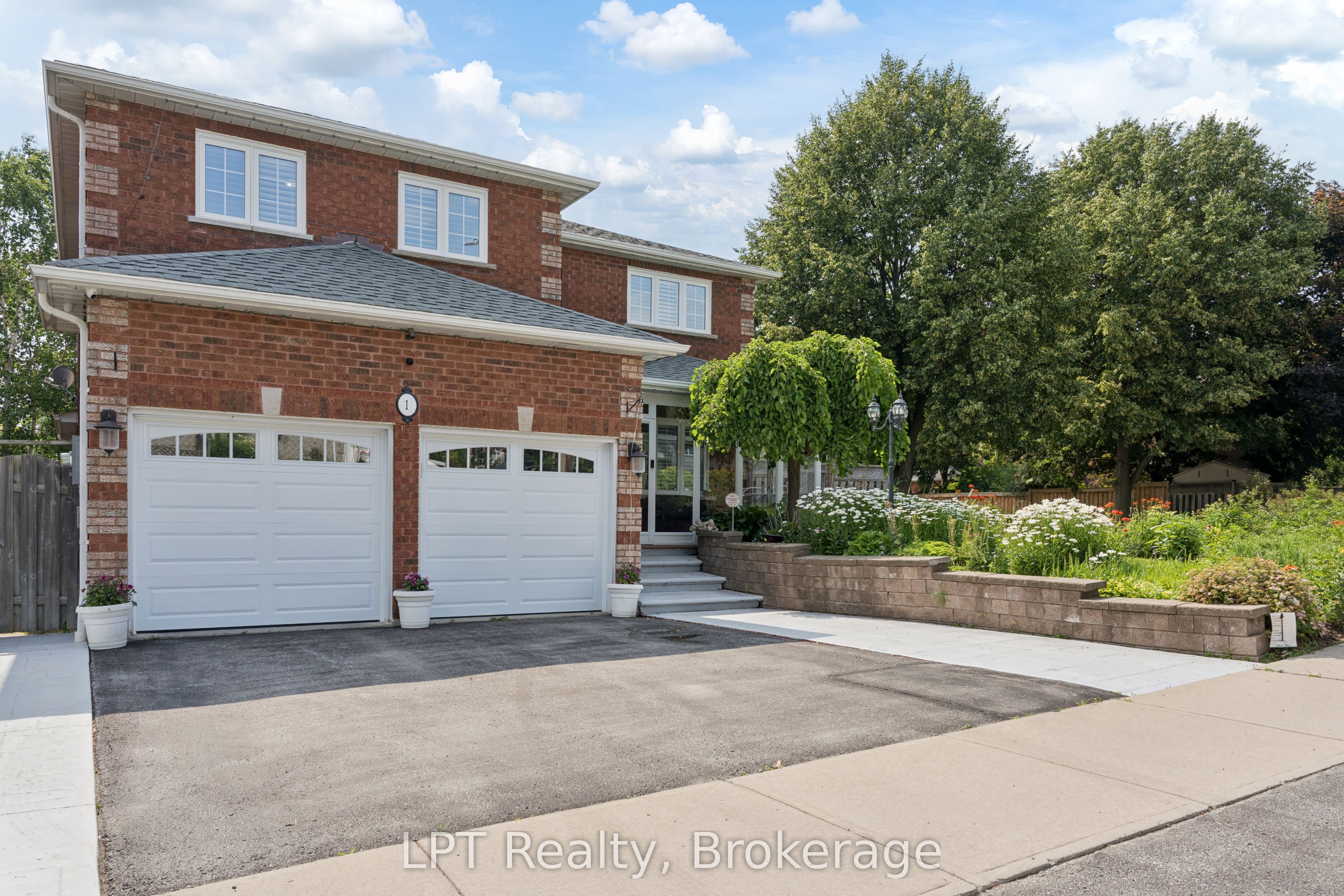 1 Mayfield Crescent, Whitby, ON L1N 8P3 photo 5