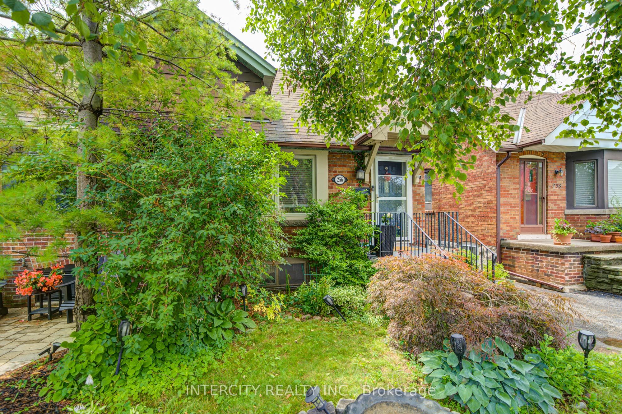 256 Blantyre Avenue, Toronto, ON M1N 2S1 photo 2