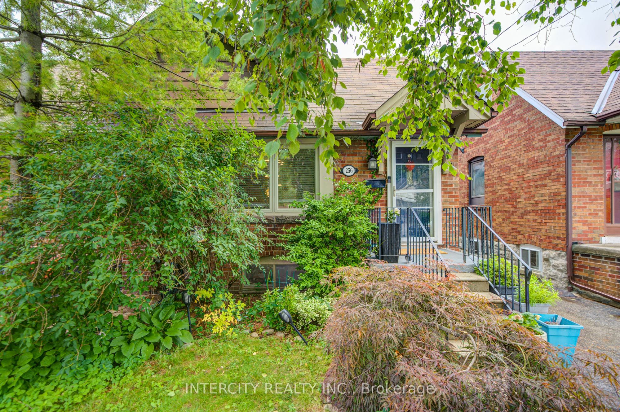 256 Blantyre Avenue, Toronto, ON M1N 2S1 photo 3