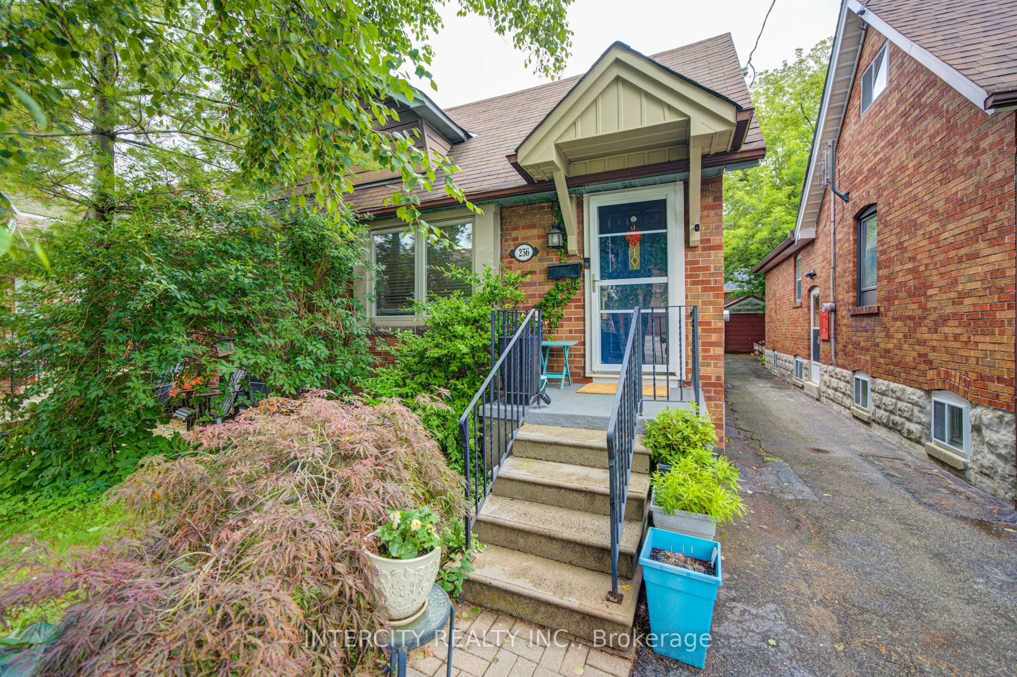 256 Blantyre Avenue, Toronto, ON M1N 2S1 photo 4