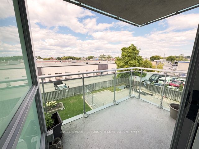 60 Fairfax Crescent 330, Toronto, ON M1L 0E1 photo 5
