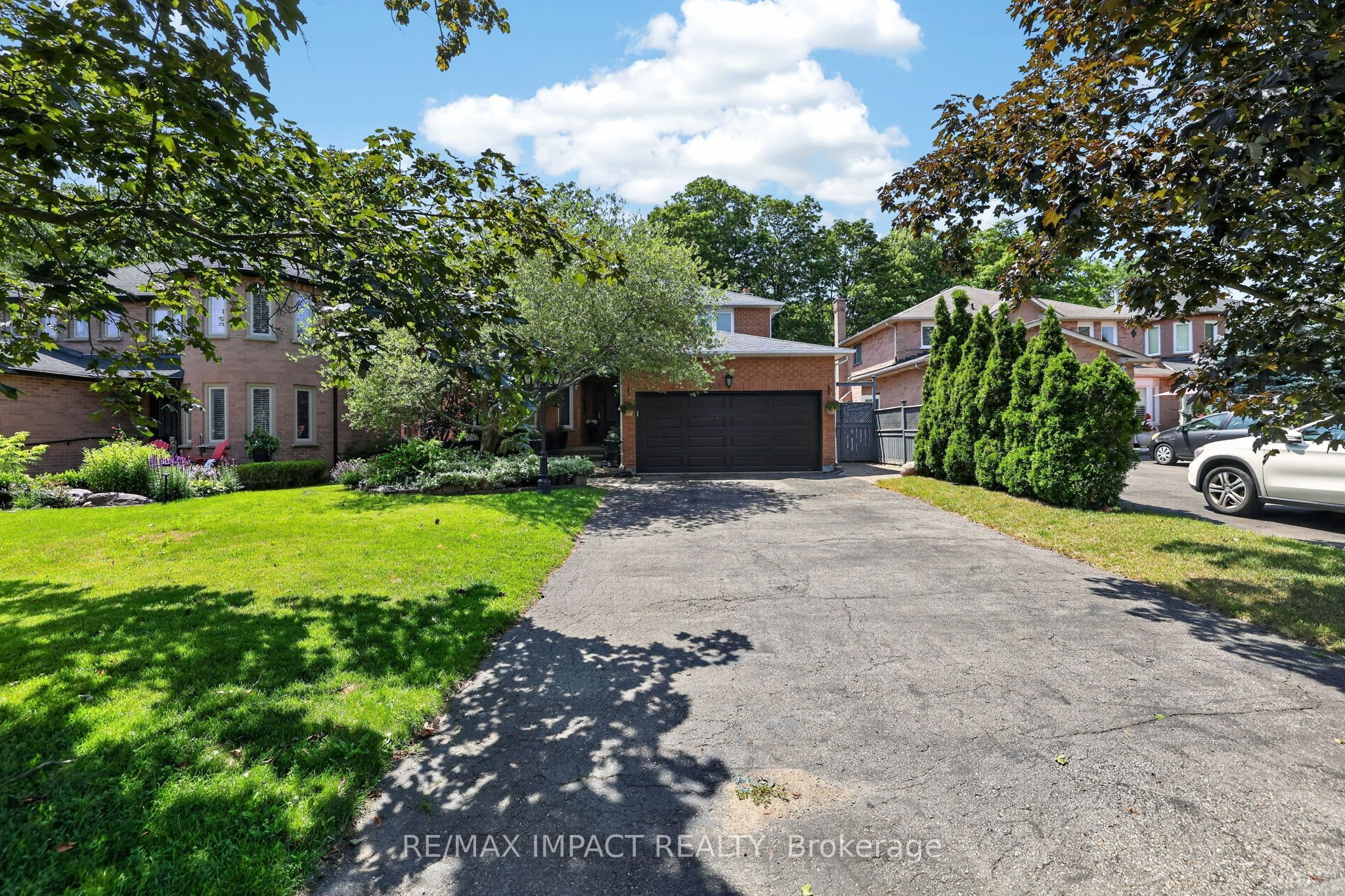2358 Wildwood Crescent, Pickering, ON L1X 2M9 photo 2