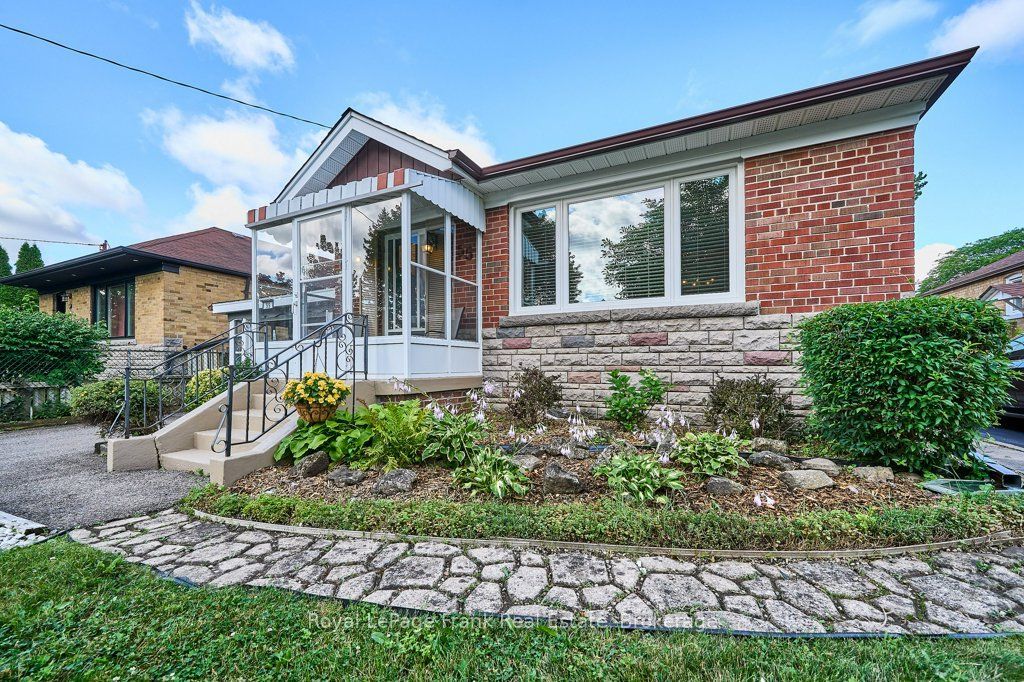 55 Leahann Drive, Toronto, ON M1P 1B8 photo 2