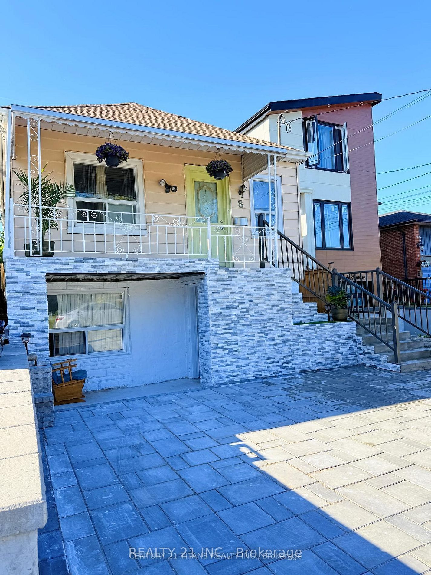8 Mack Avenue, Toronto, ON M1L 1L9 photo 2