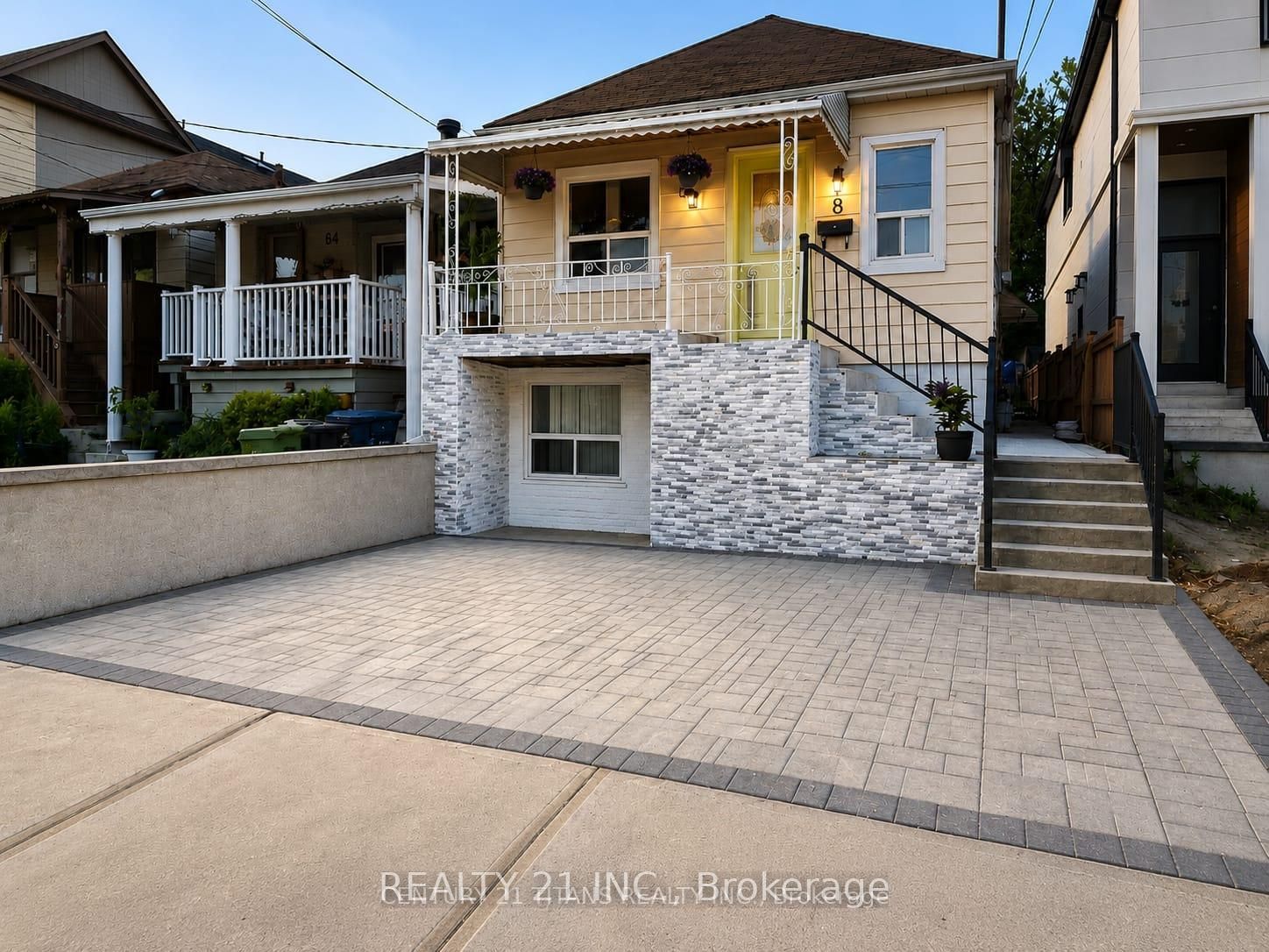 8 Mack Avenue, Toronto, ON M1L 1L9 photo 3