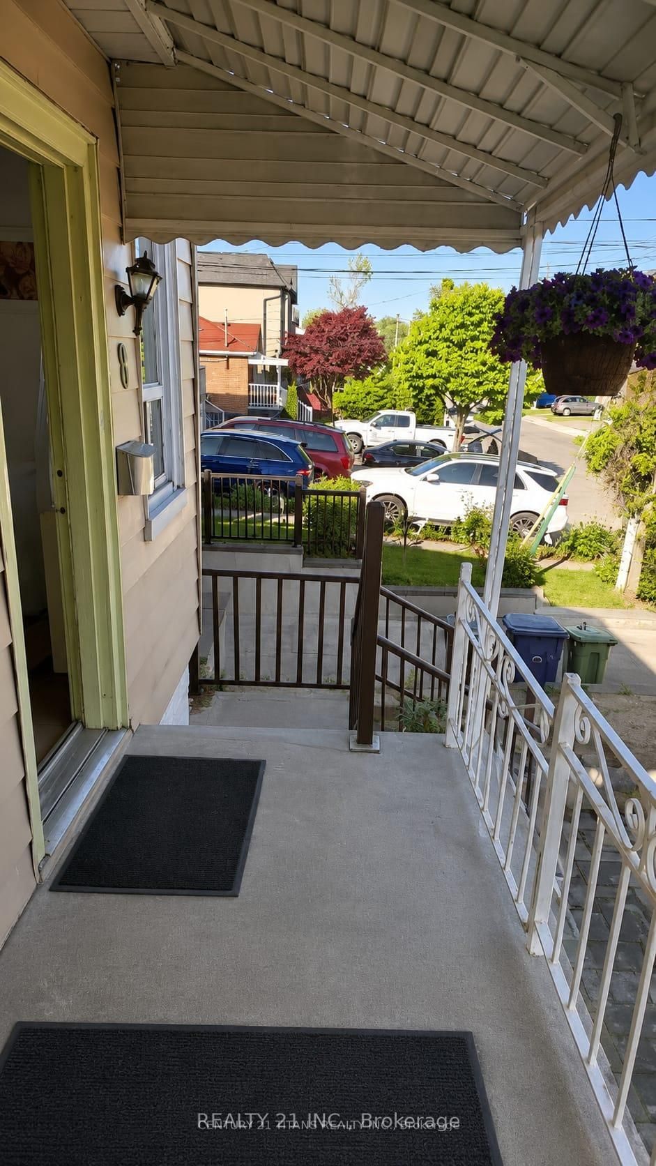 8 Mack Avenue, Toronto, ON M1L 1L9 photo 4