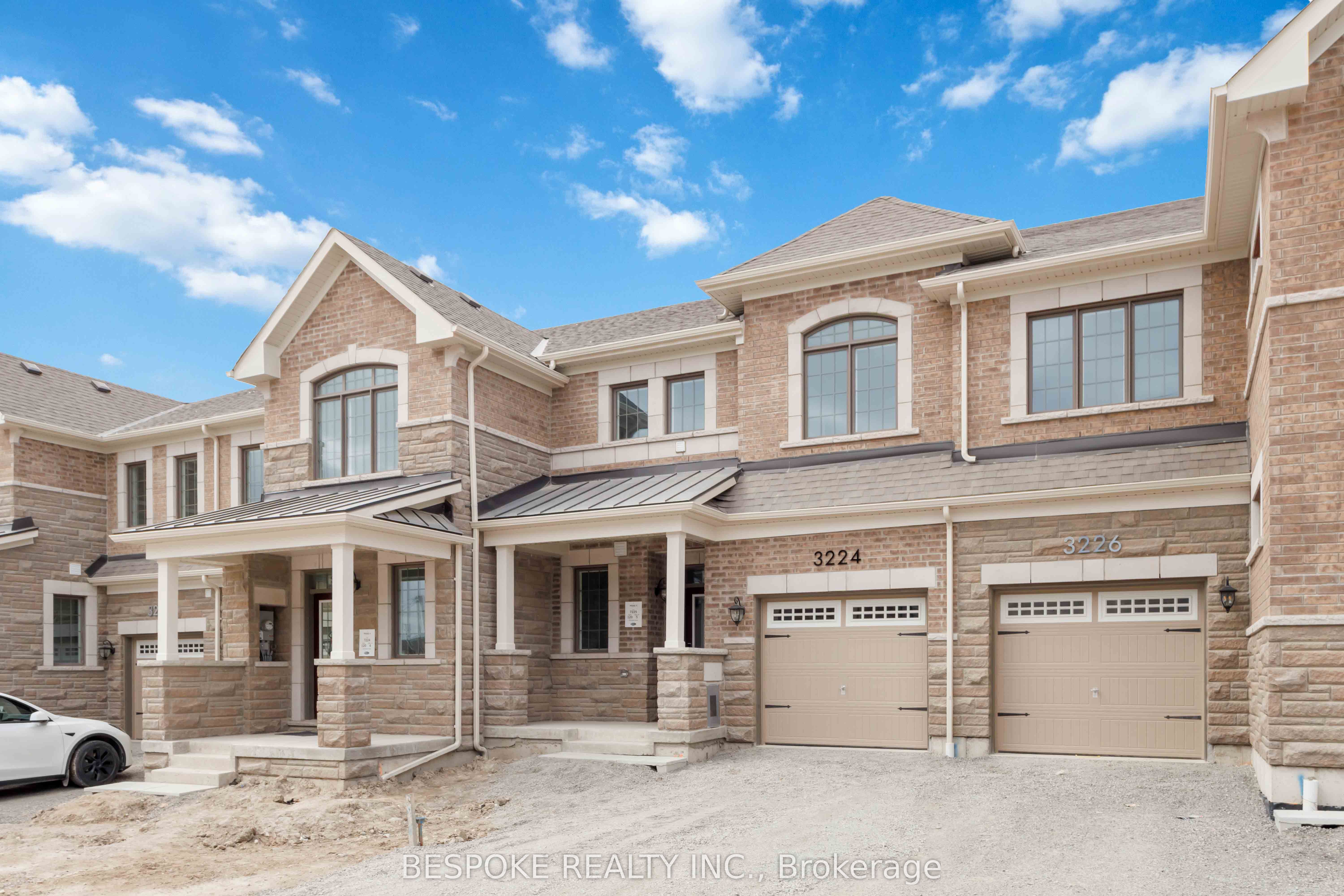 3224 Brigadier Avenue, Pickering, ON L1X 0T2 photo 2