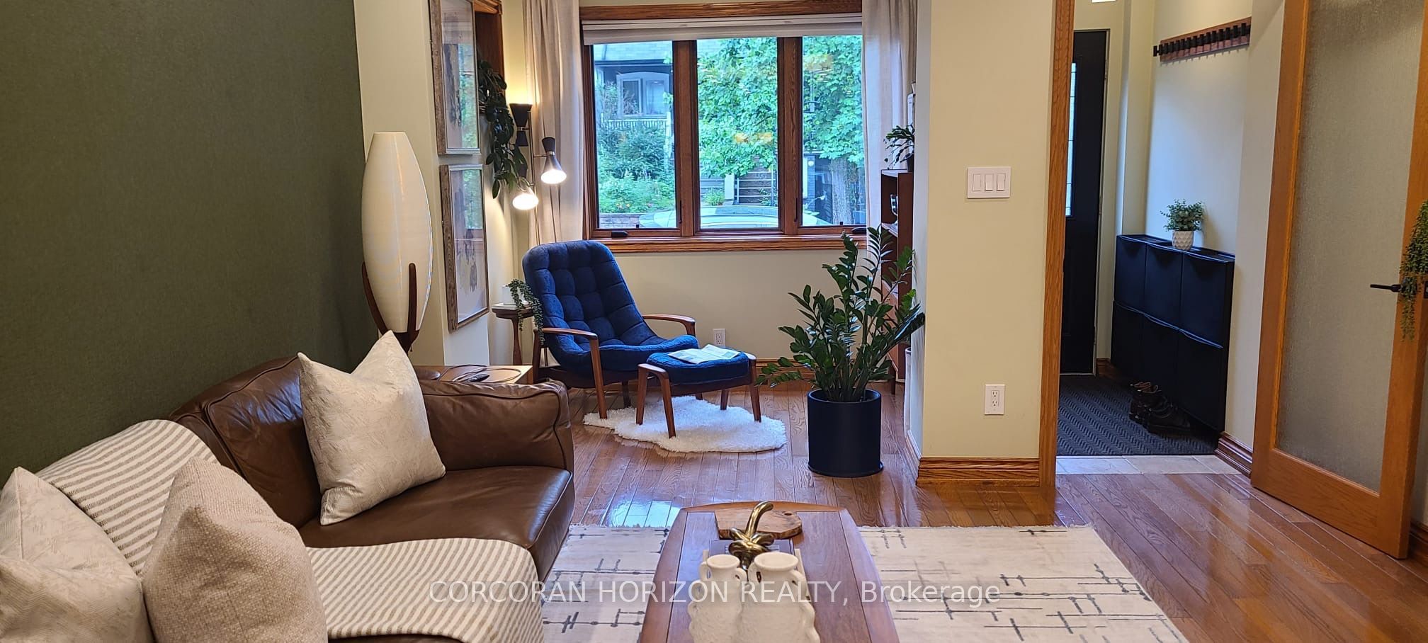 402 Rhodes Avenue, Toronto, ON M4L 3A5 photo 3