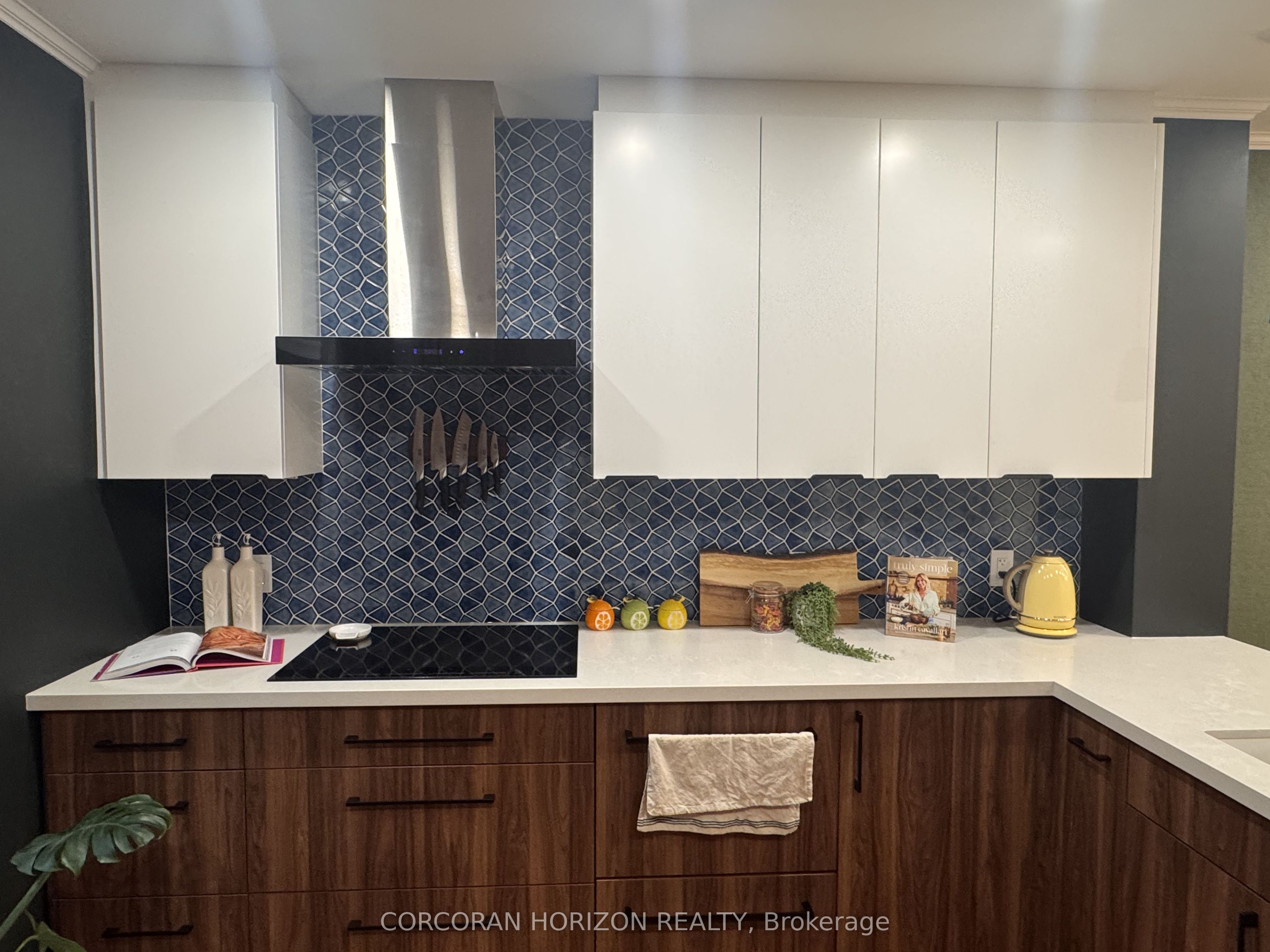 402 Rhodes Avenue, Toronto, ON M4L 3A5 photo 5