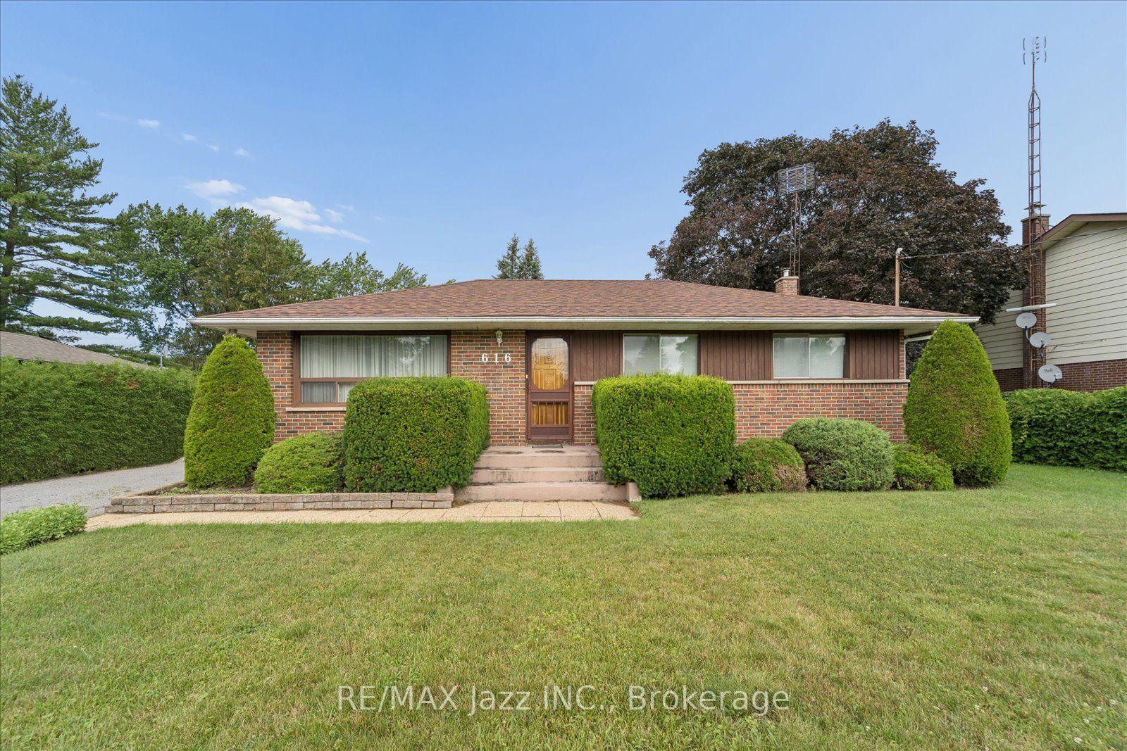 616 Bickle Drive, Oshawa, ON L1L 1B1 photo 2