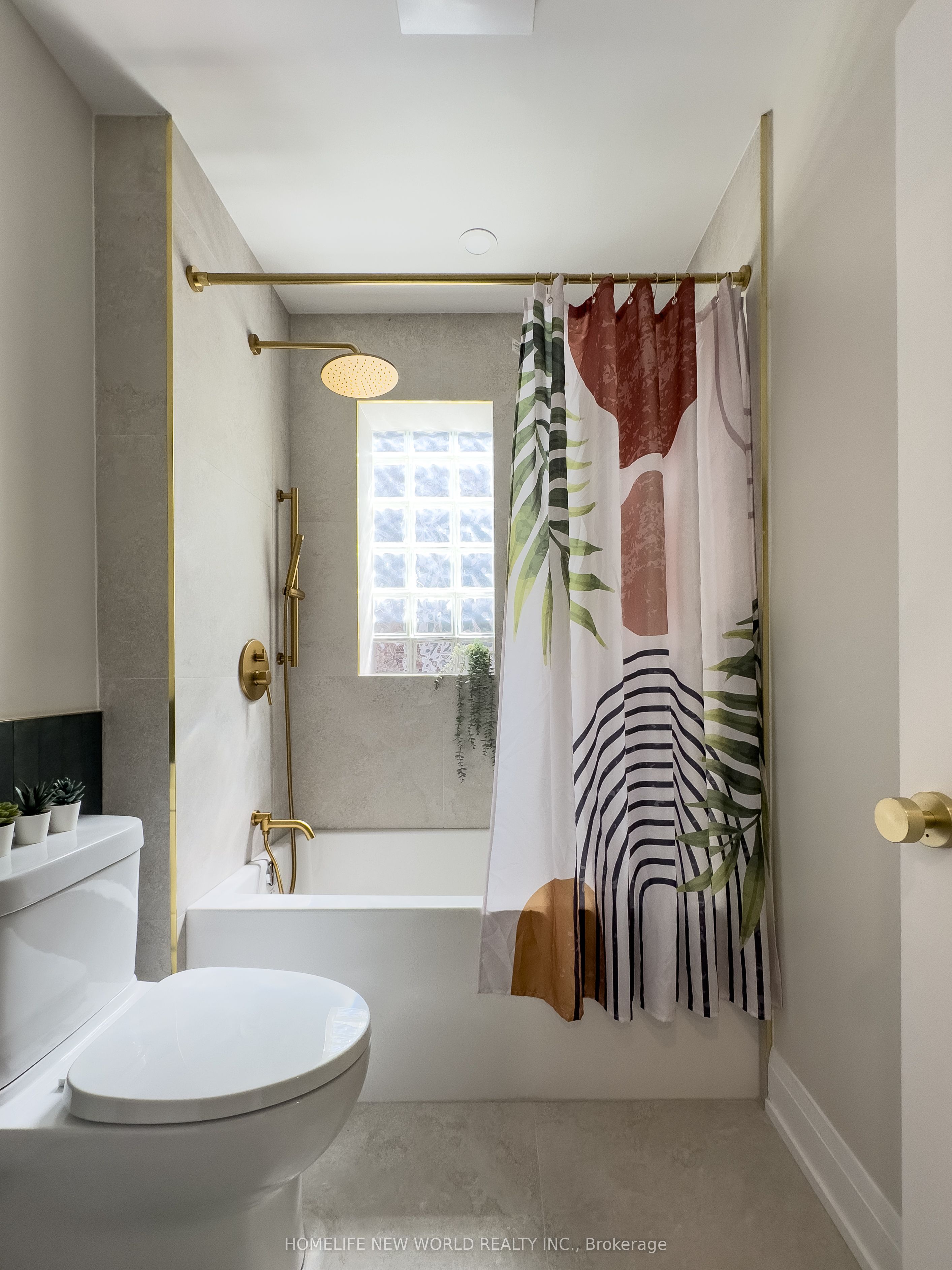 27 Marigold Avenue Upper, Toronto, ON M4M 3B1 photo 4
