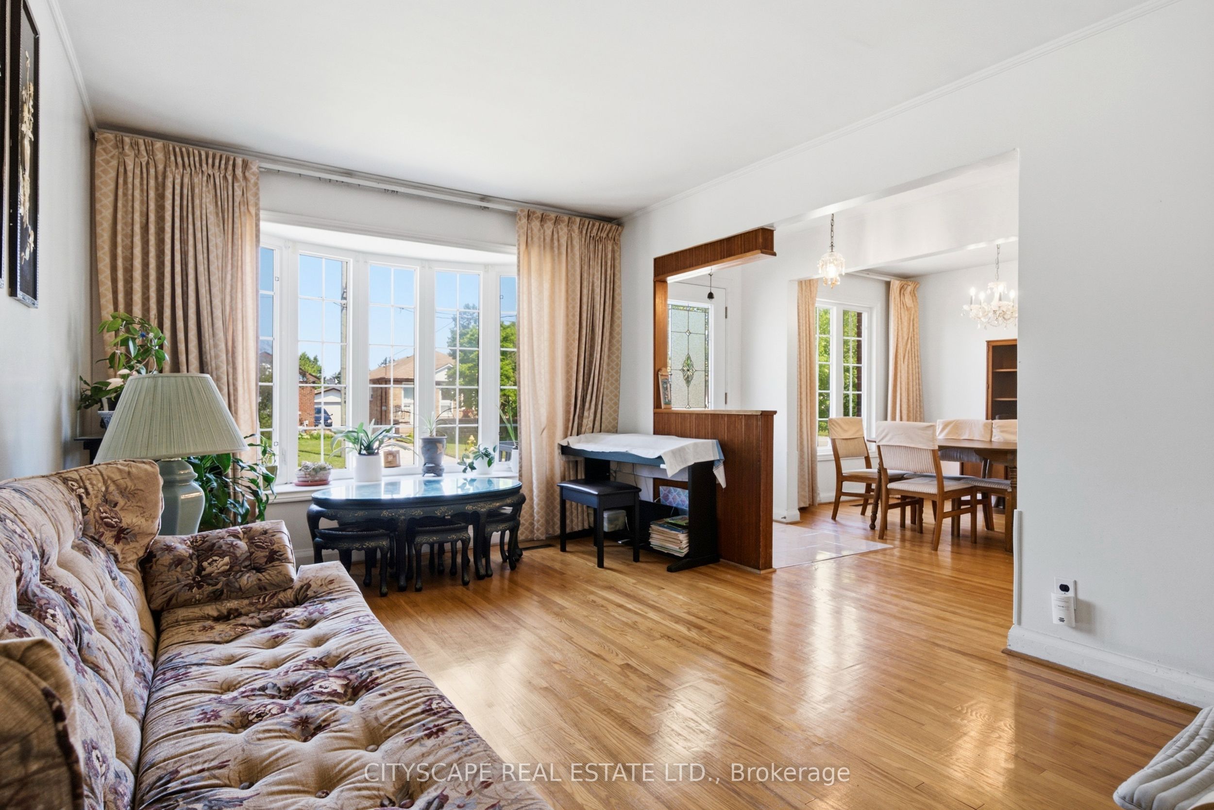 38 Marta Avenue, Toronto, ON M1K 1V7 photo 2
