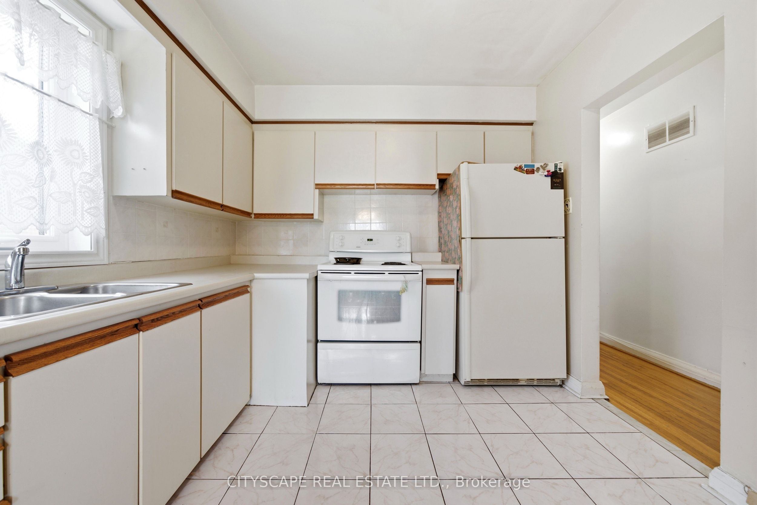 38 Marta Avenue, Toronto, ON M1K 1V7 photo 5