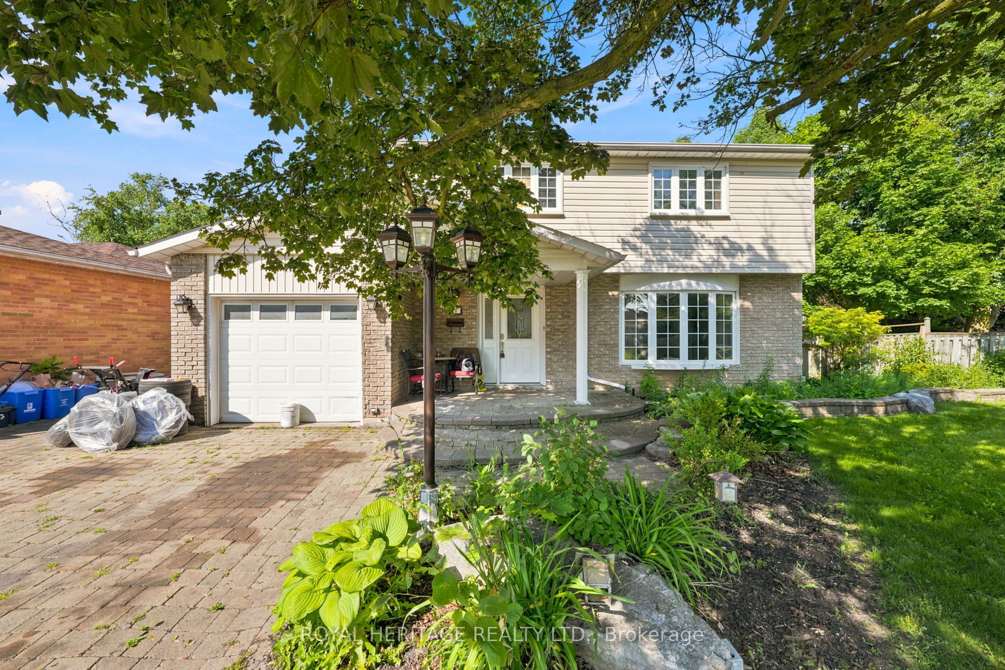 2 Belton Court, Whitby, ON L1N 5P1 photo 2