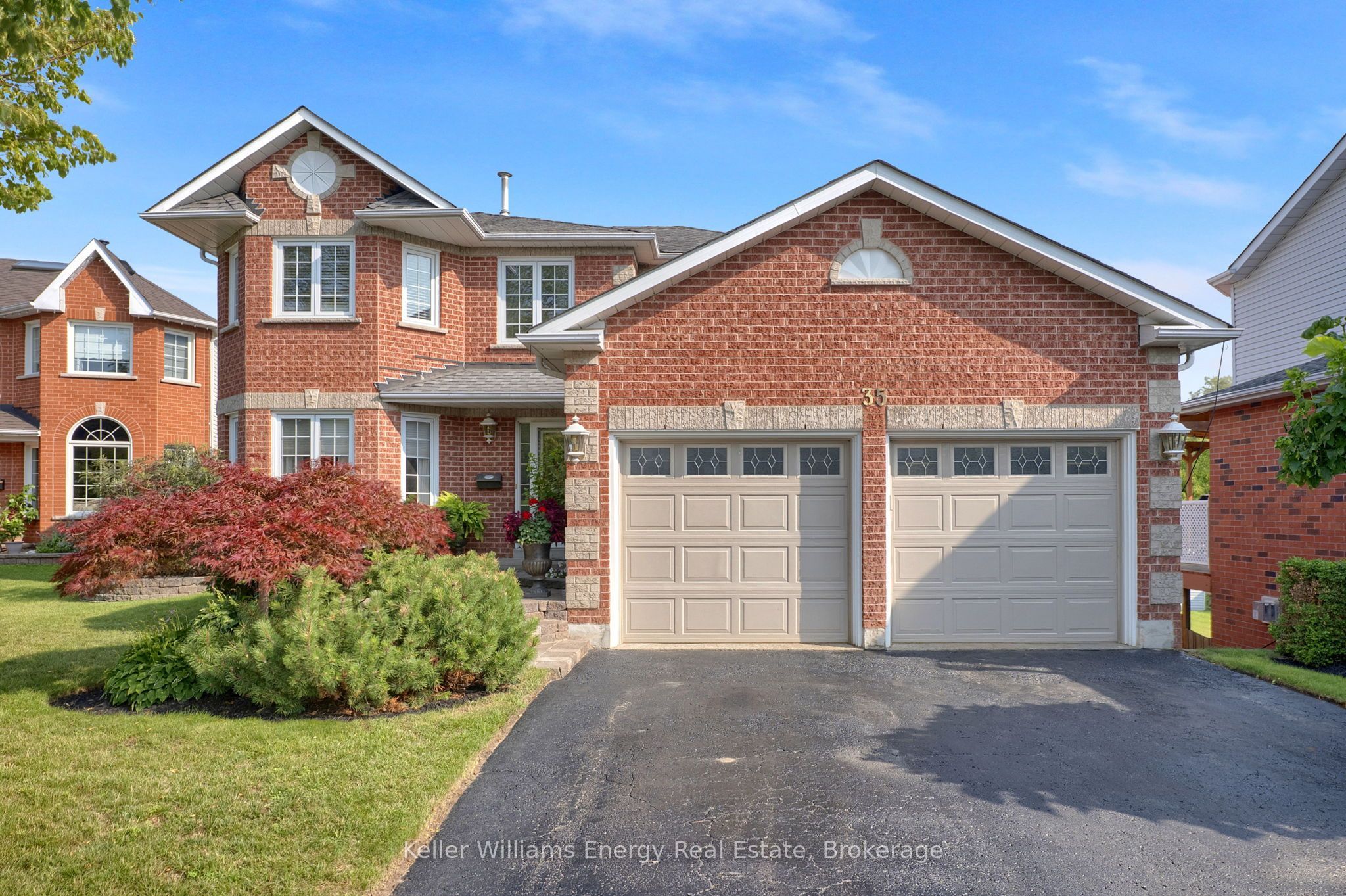 35 Living Court, Clarington, ON L1E 2V6