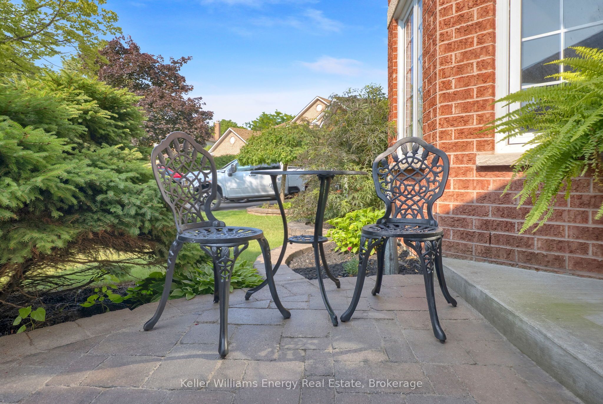 35 Living Court, Clarington, ON L1E 2V6 photo 3