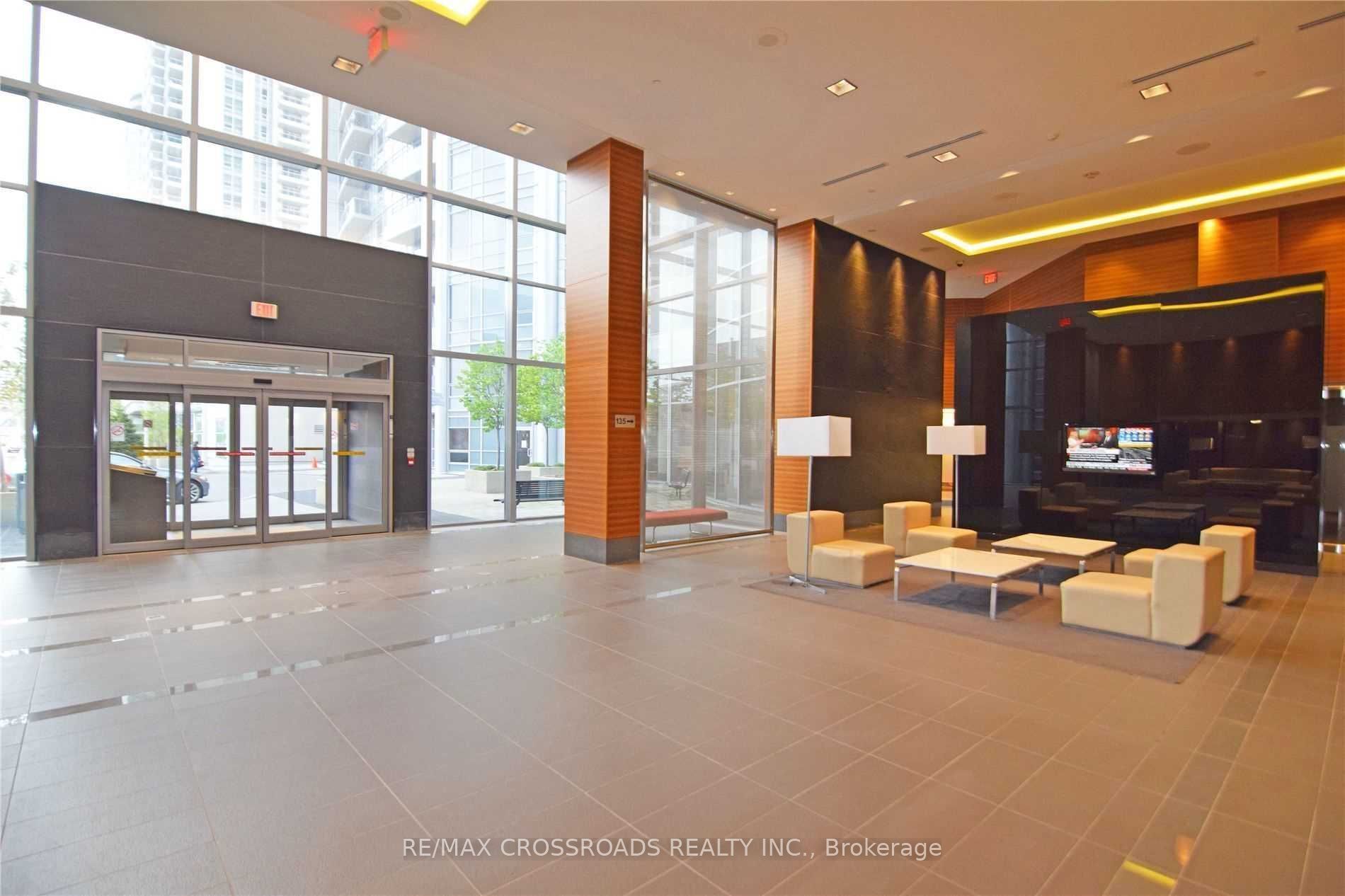 135 Village Green Square 3326, Toronto, ON M1S 0G4 photo 3