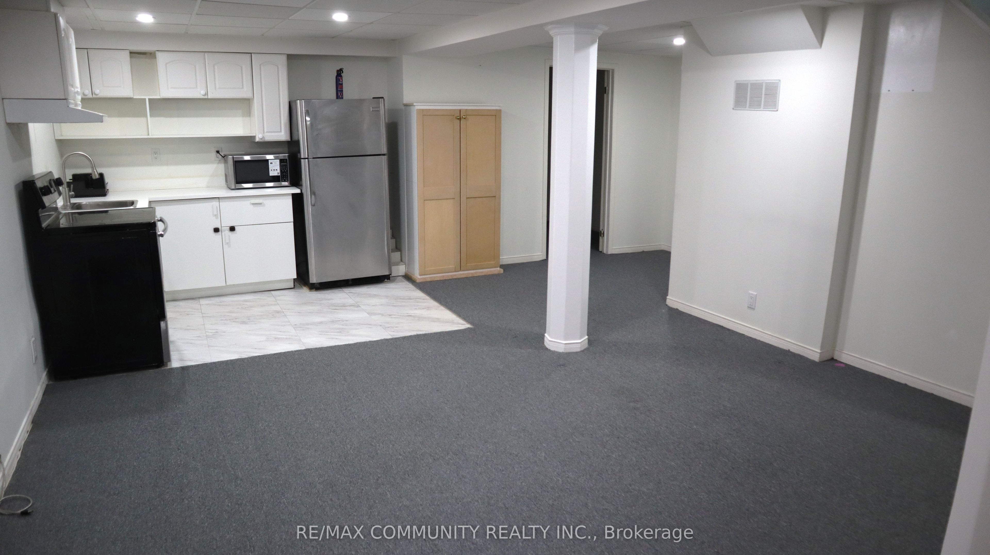 1556 Dellbrook Avenue Basement, Pickering, ON L1X 2L6 photo 2