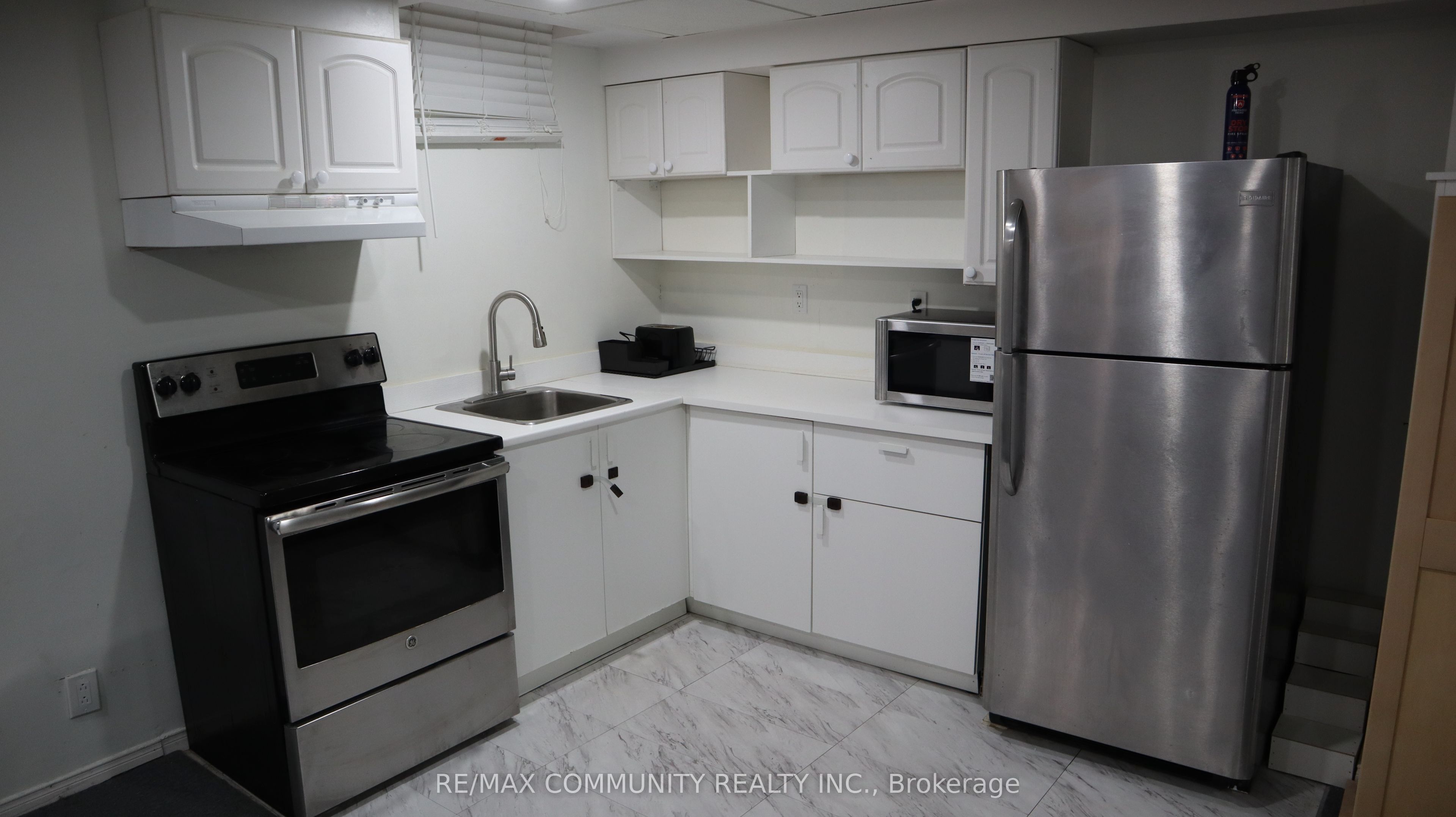 1556 Dellbrook Avenue Basement, Pickering, ON L1X 2L6 photo 4