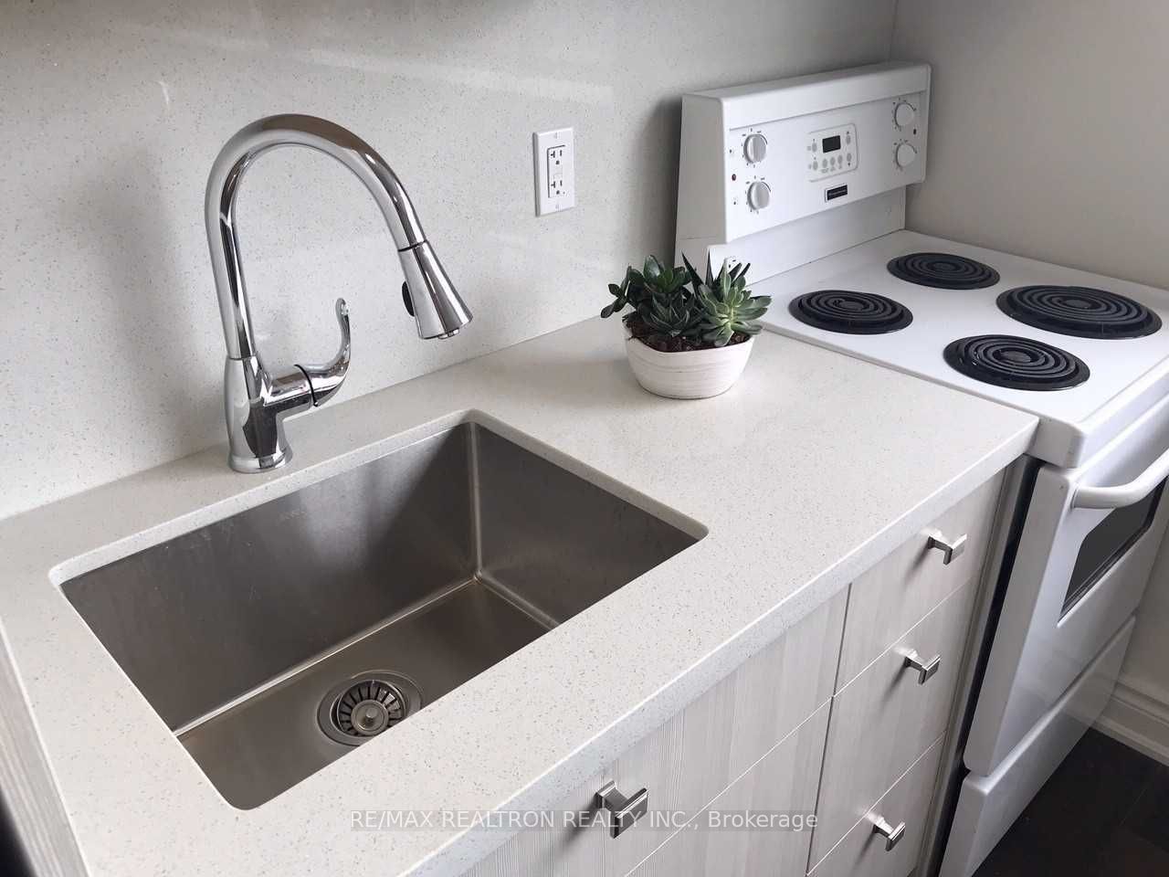 1985 Lawrence Avenue E 1, Toronto, ON M1R 2Z2 photo 4