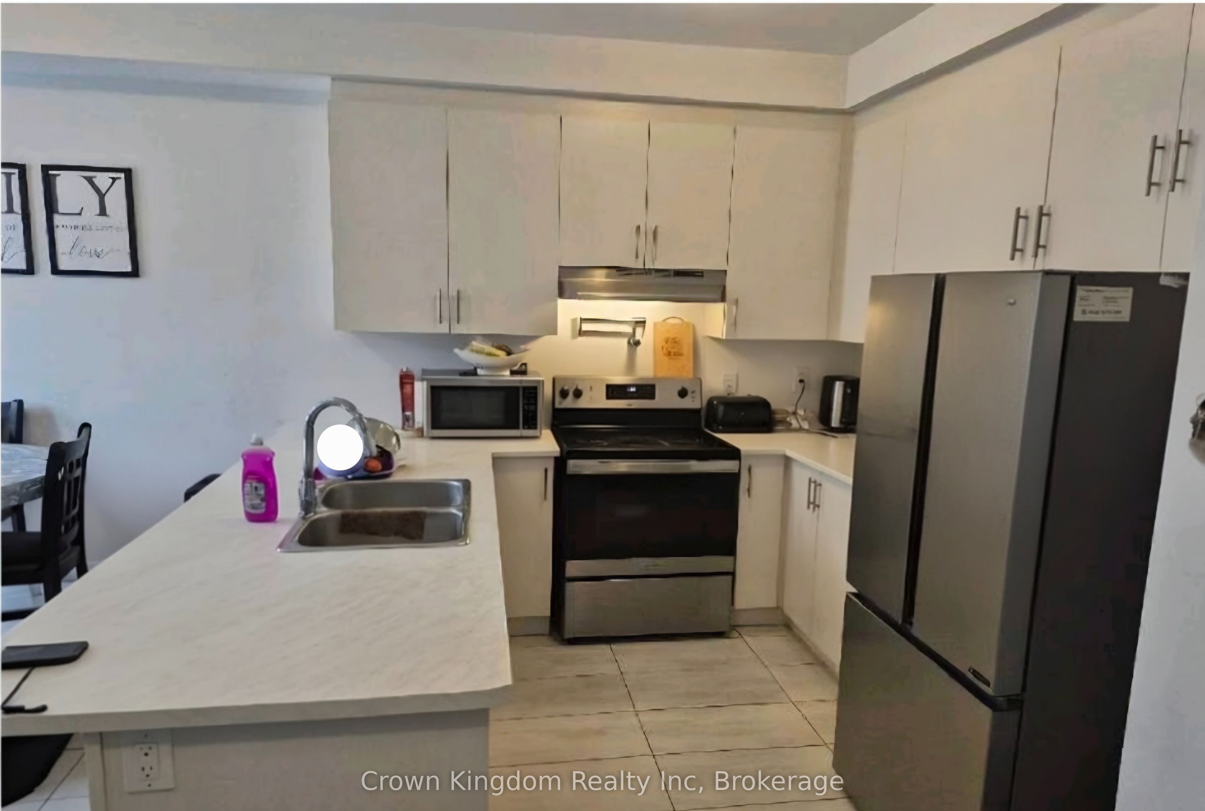2028 Cameron Lott Crescent, Oshawa, ON L1L 0S1 photo 2