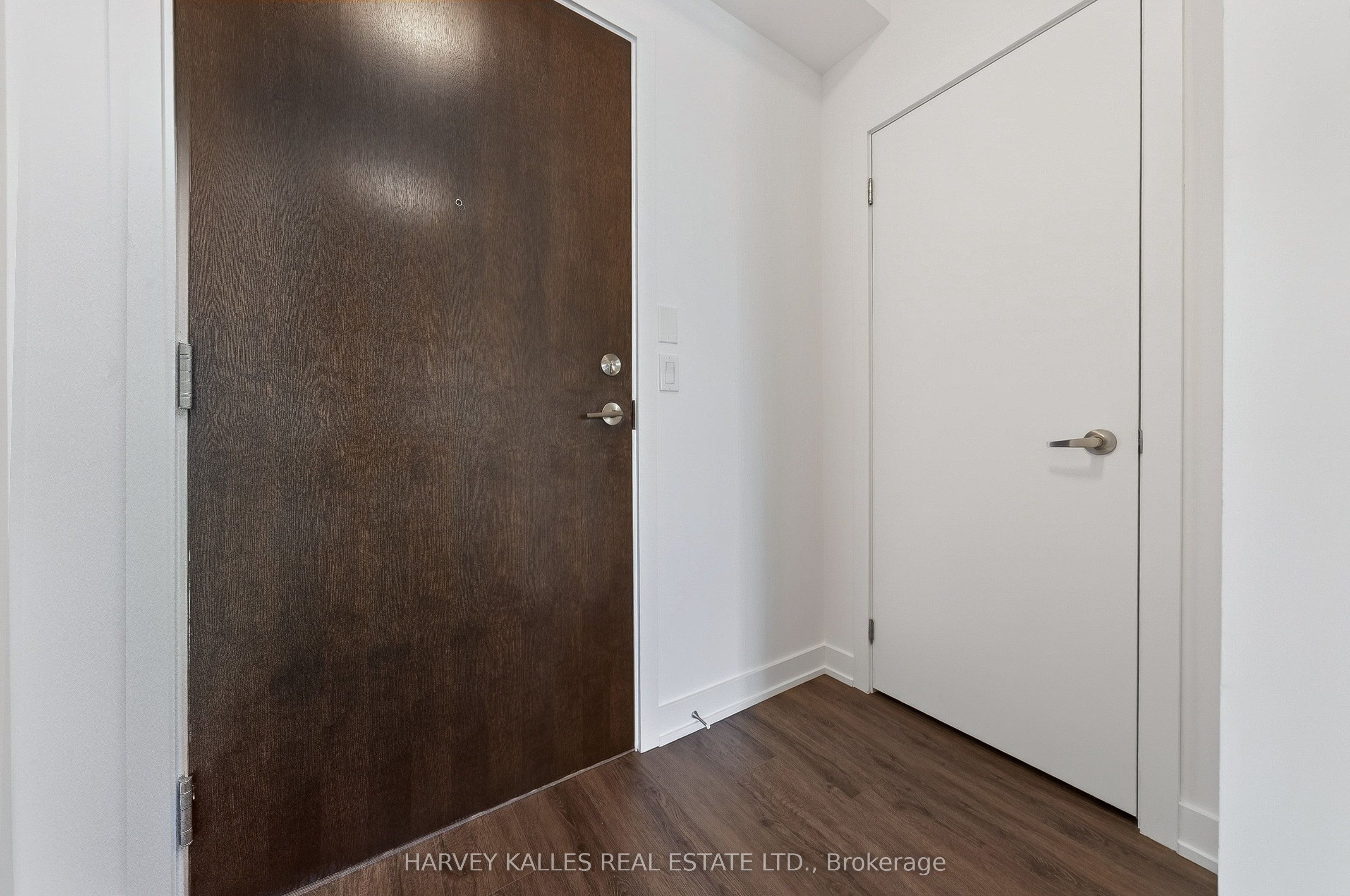 630 Greenwood Avenue 503, Toronto, ON M4J 0A8 photo 3