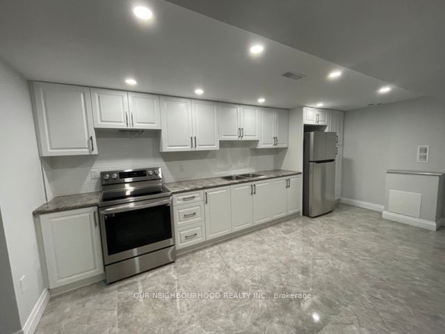 437 Fernhill Boulevard B, Oshawa, ON L1J 5J6 photo 3