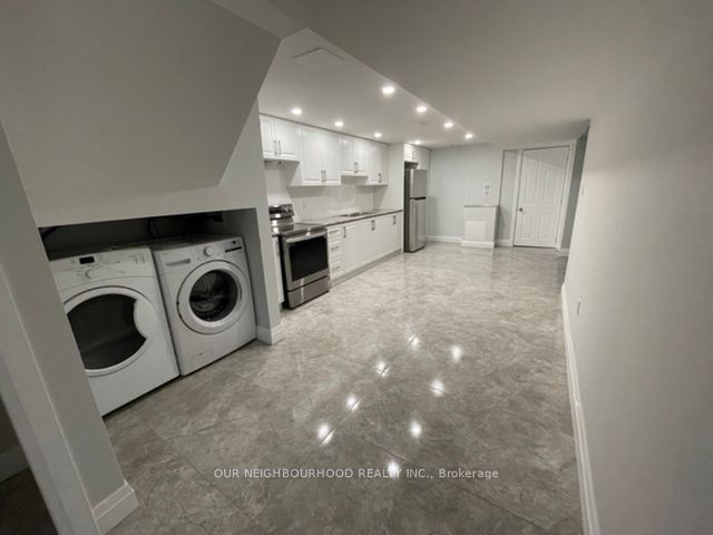 437 Fernhill Boulevard B, Oshawa, ON L1J 5J6 photo 4
