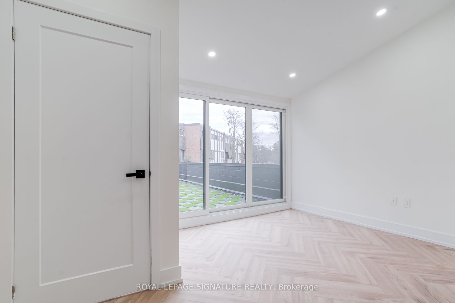 861 O'Connor Drive 1, Toronto, ON M4B 2S7 photo 2