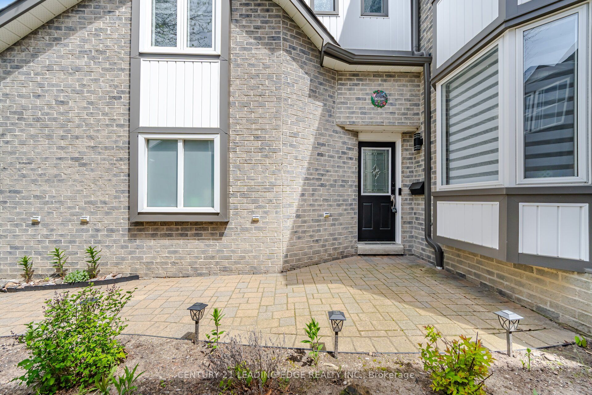 923 Redbird Crescent, Pickering, ON L1V 5K8 photo 2