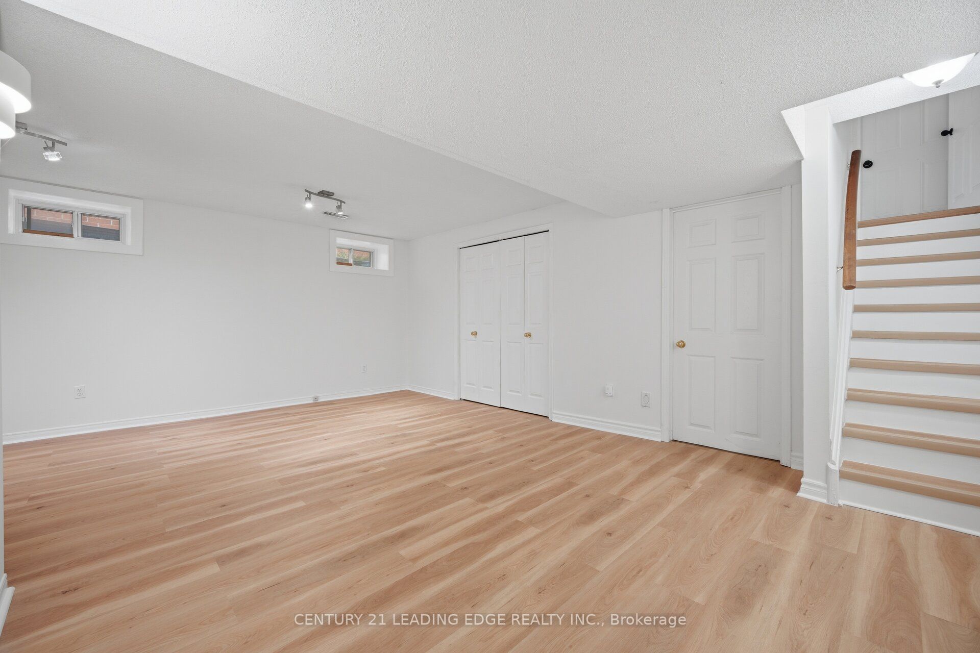 923 Redbird Crescent, Pickering, ON L1V 5K8 photo 3