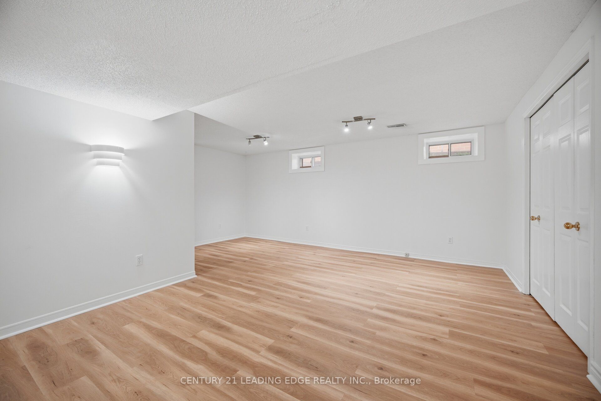 923 Redbird Crescent, Pickering, ON L1V 5K8 photo 5