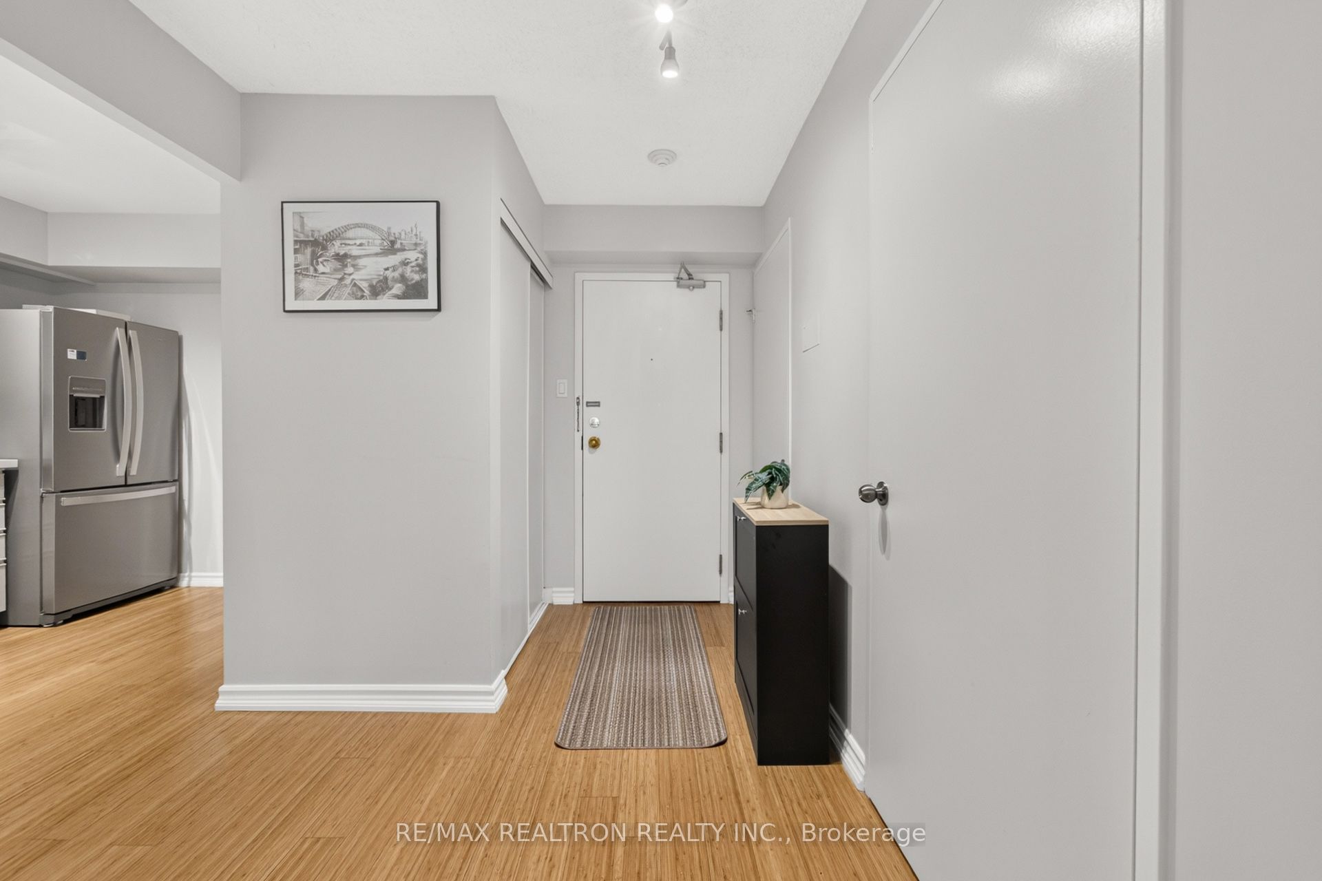 4 Park VISTA Crescent 604, Toronto, ON M4B 3M8 photo 5