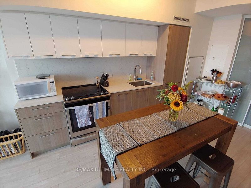 25 Baseball Place 505, Toronto, ON M4M 0E7 photo 5