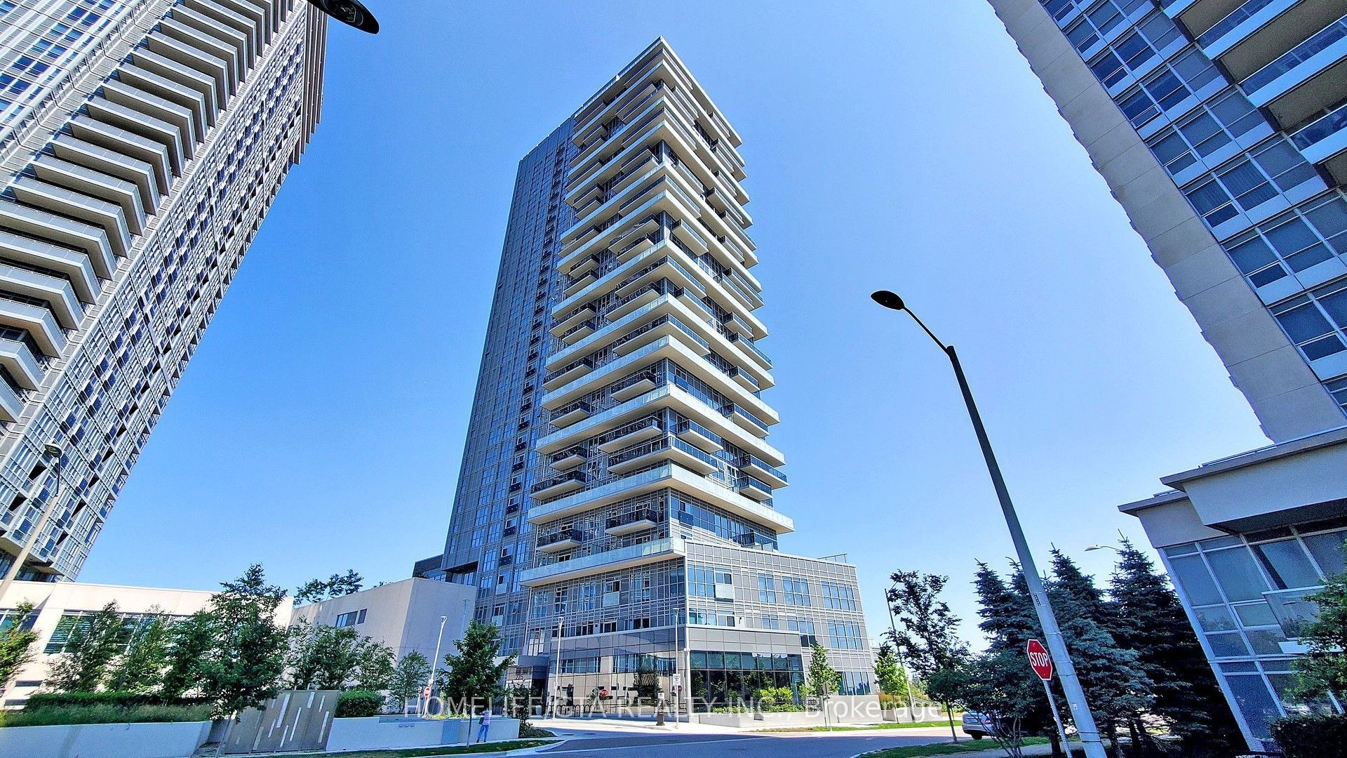225 Village Green Square 906, Toronto, ON M1S 0N4