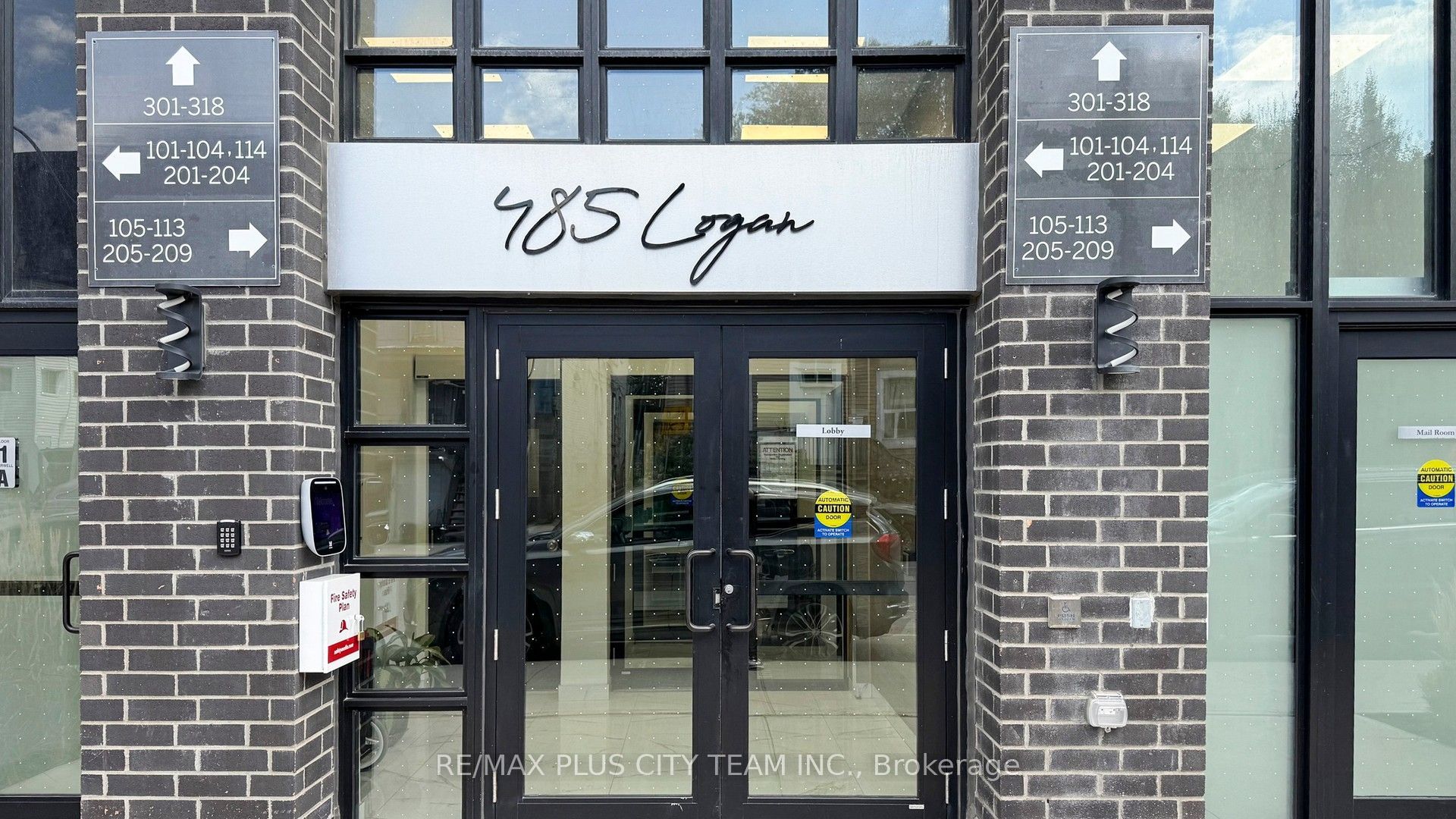 485 Logan Avenue 209, Toronto, ON M4M 2P5 photo 2